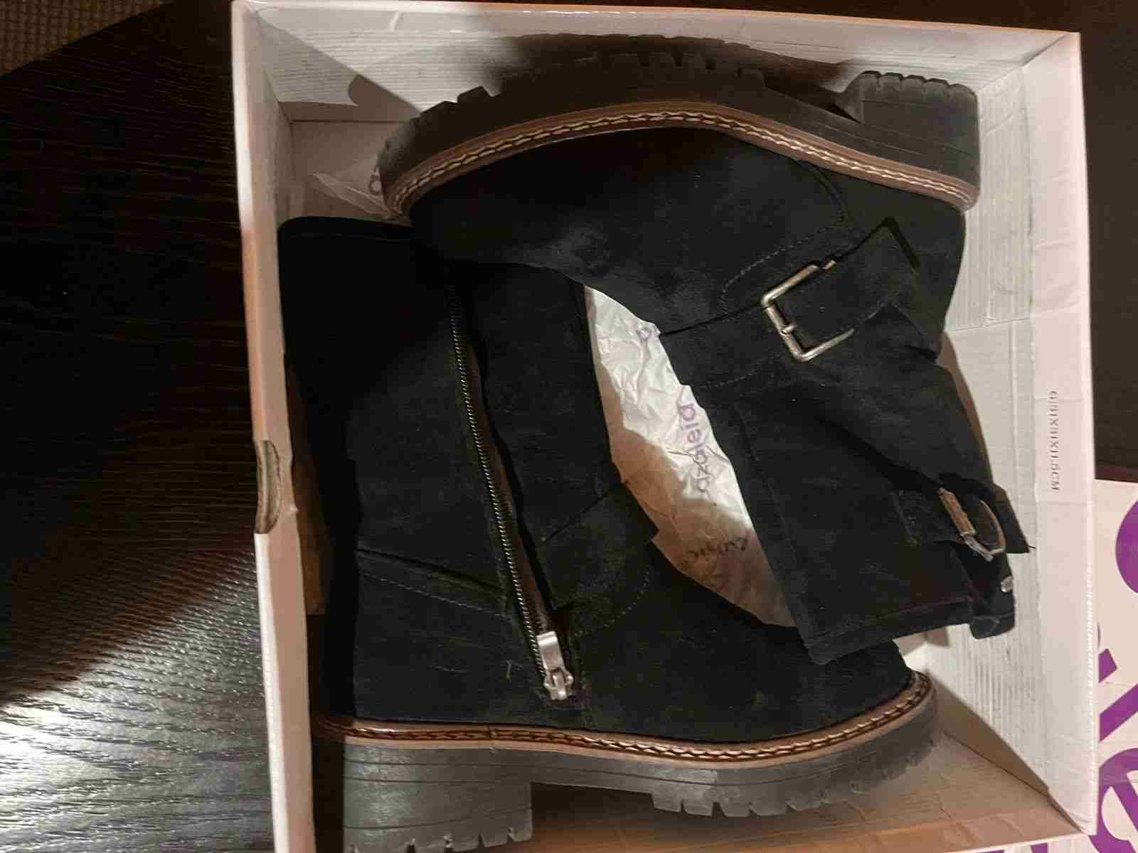 Botas negras de gamuza con hebillas - miniatura 6