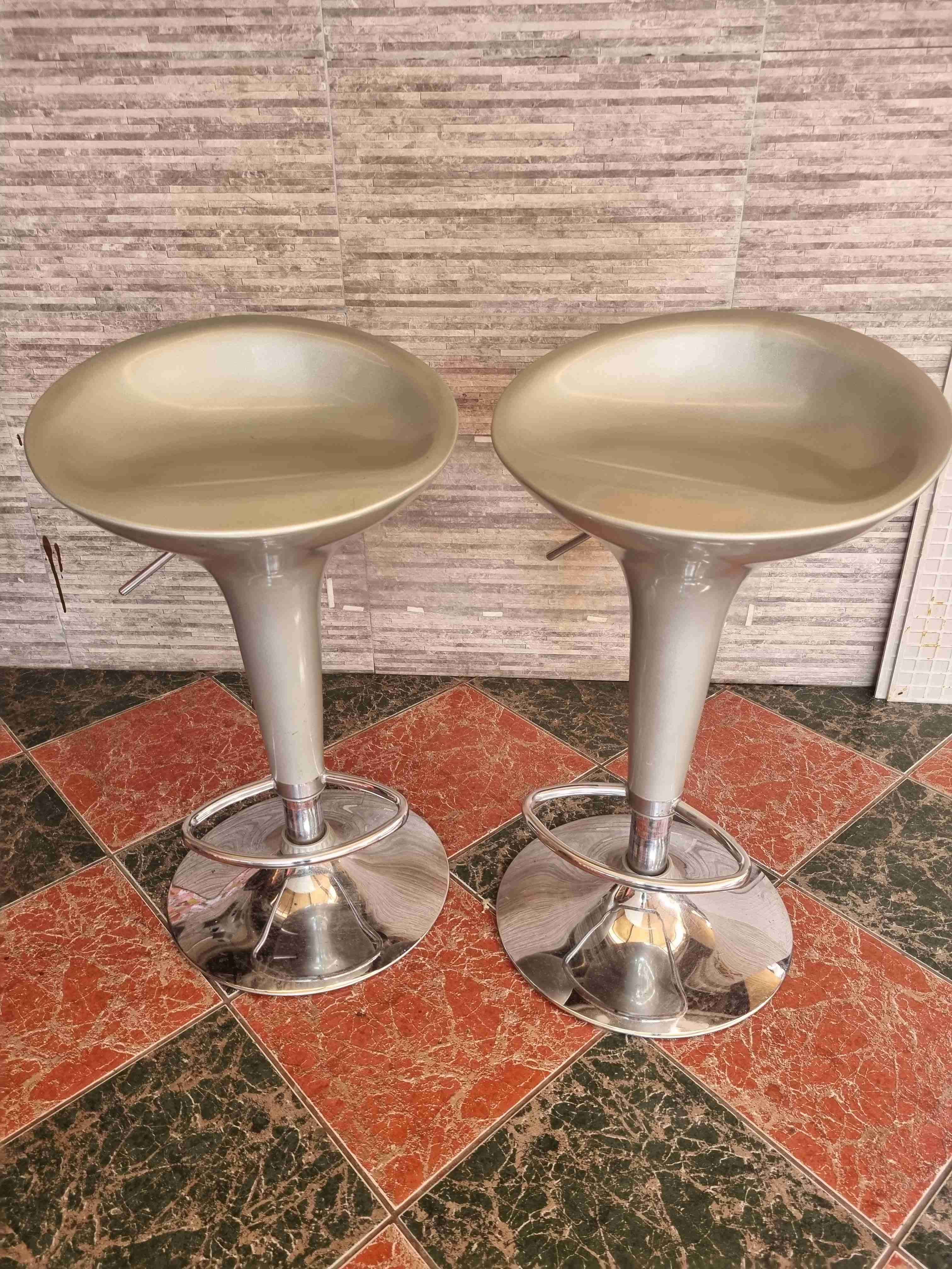 Taburetes metálicos altos - miniatura 2