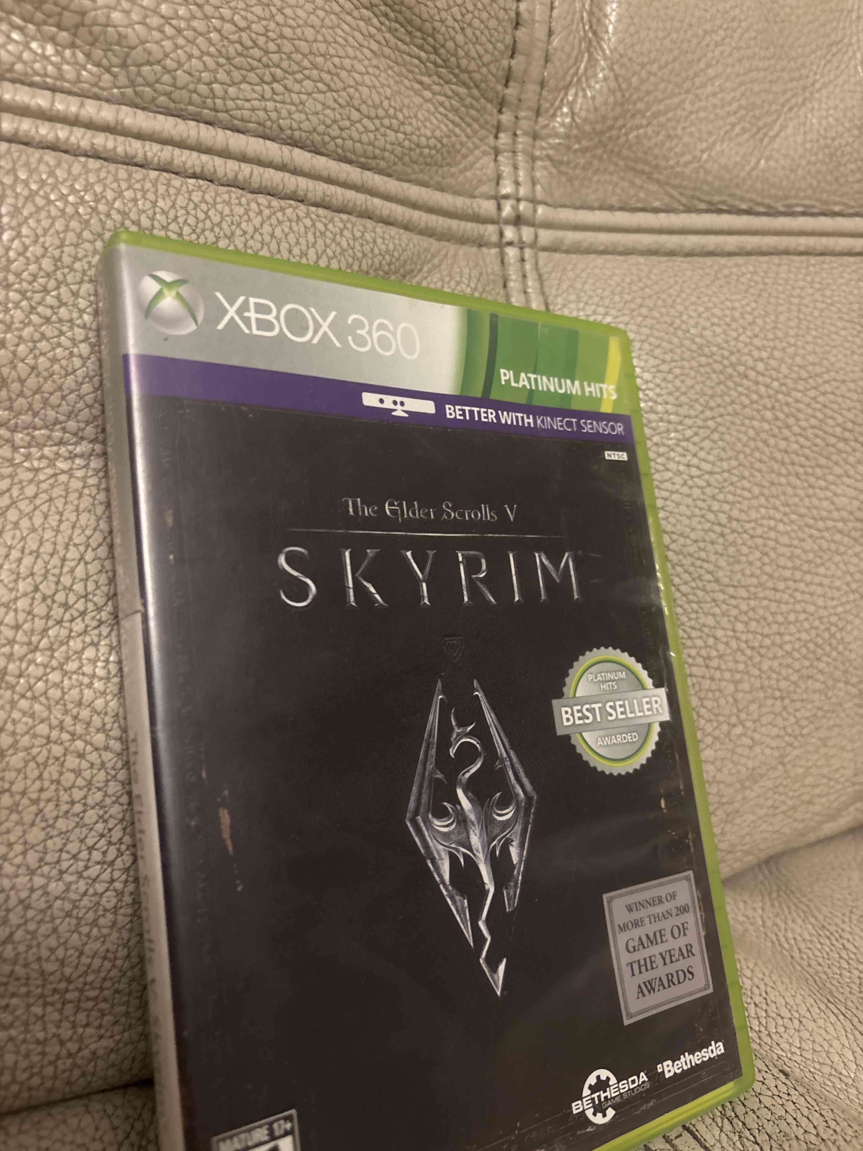Juego Xbox 360 Skyrim platinum hits - miniatura 1