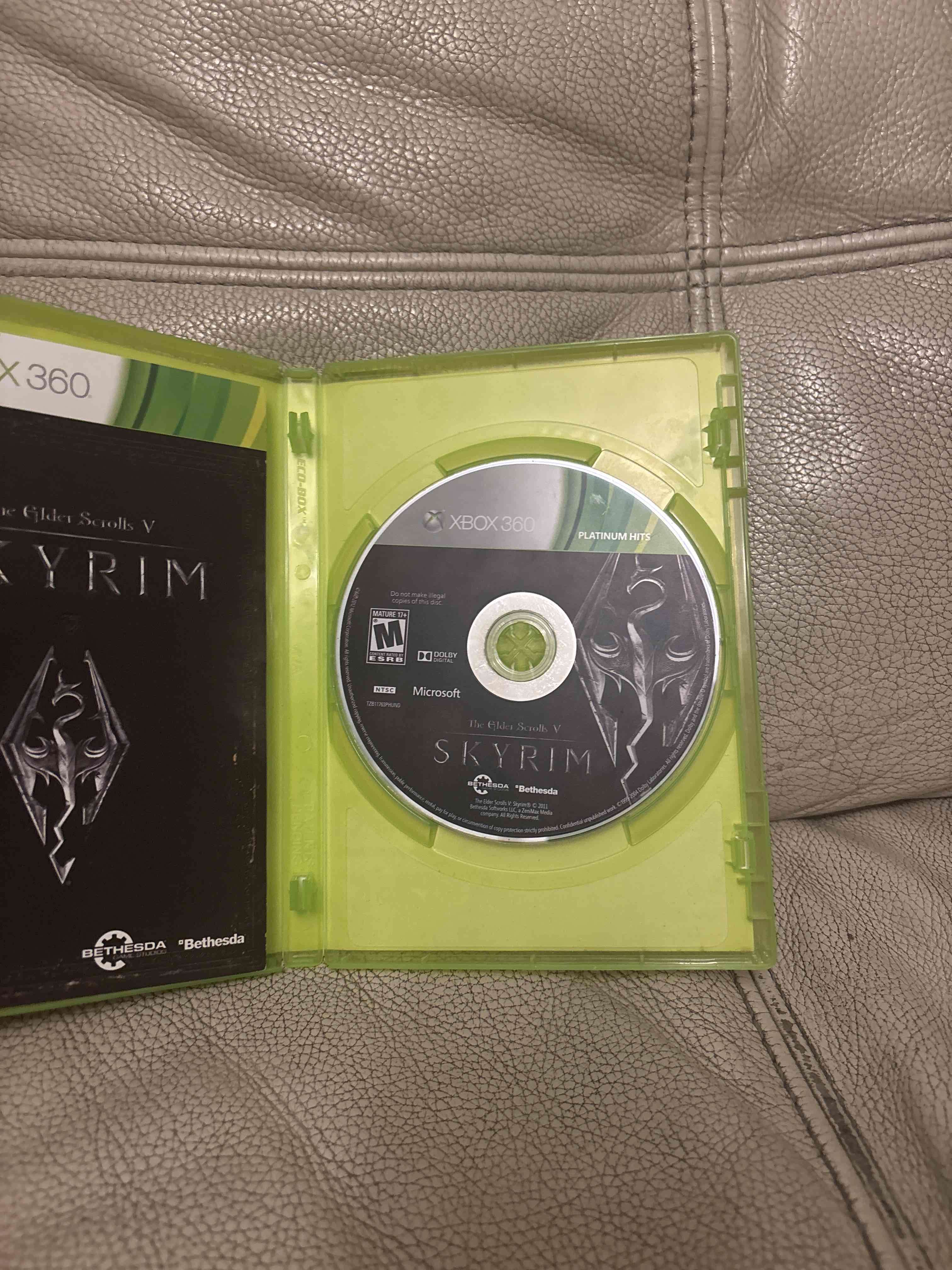 Juego Xbox 360 Skyrim platinum hits - miniatura 2