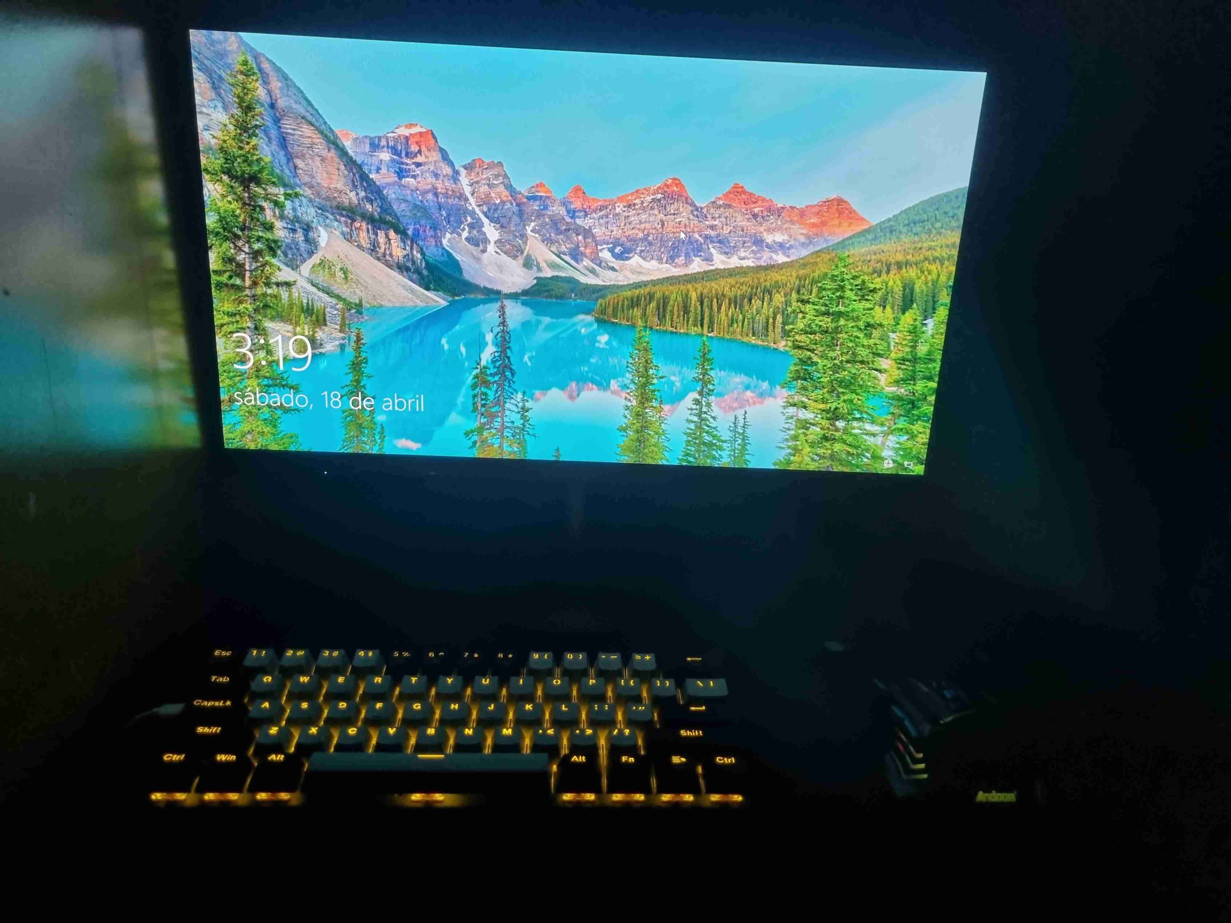 Monitor LED con teclado retroiluminado - miniatura 1