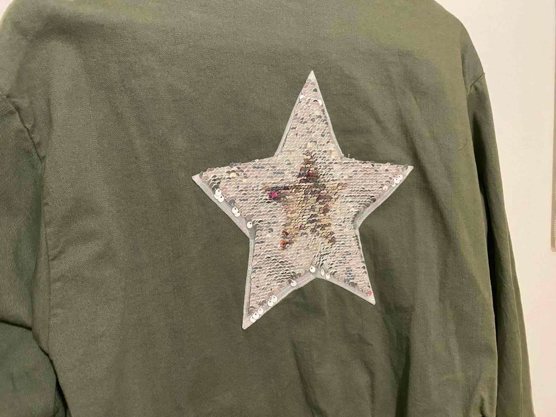 Chaqueta verde con estrella - miniatura 5