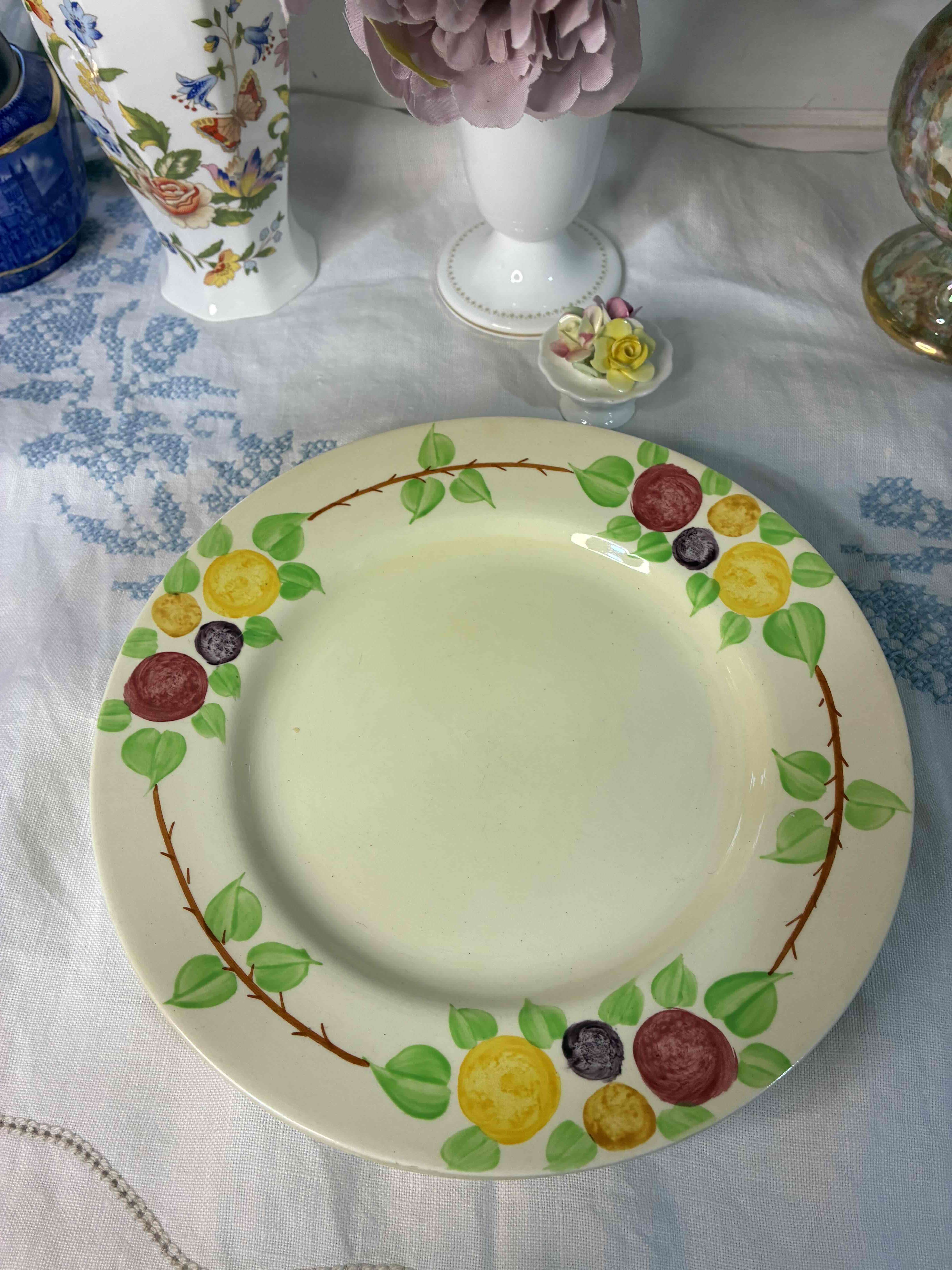 Plato decorado con frutas - miniatura 1