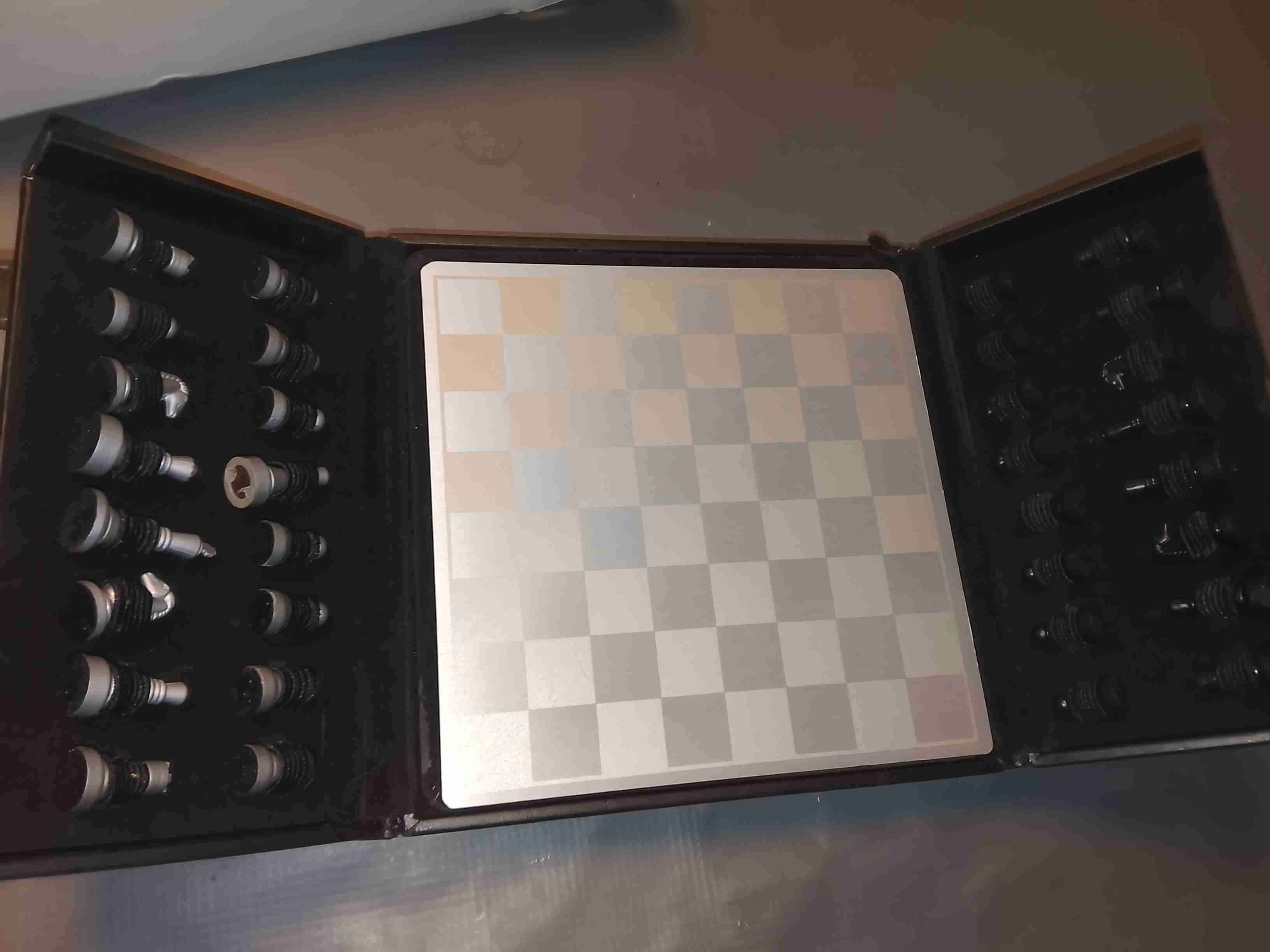 Juego de ajedrez magnético portátil - miniatura 1