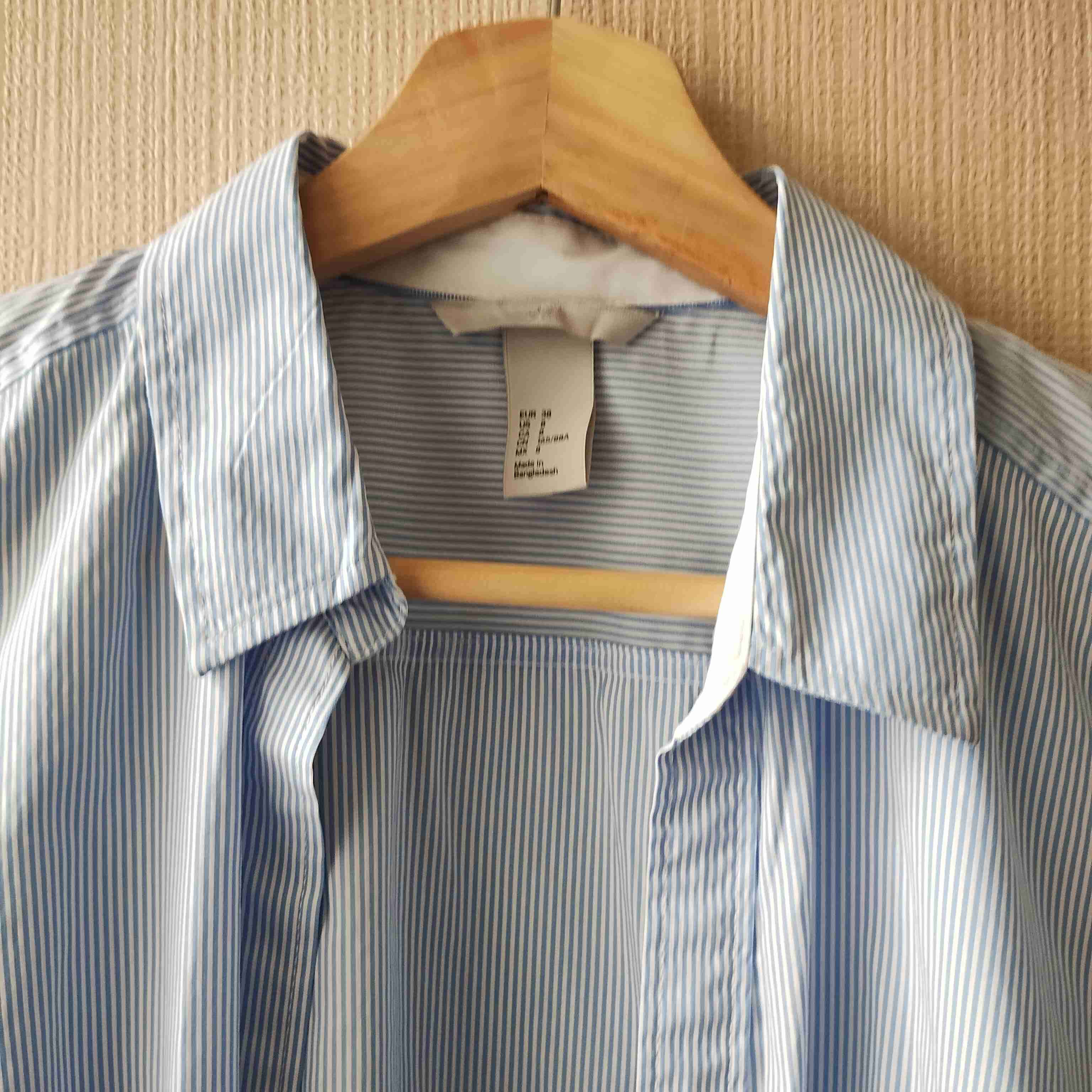 Camisa rayada clásica - miniatura 4