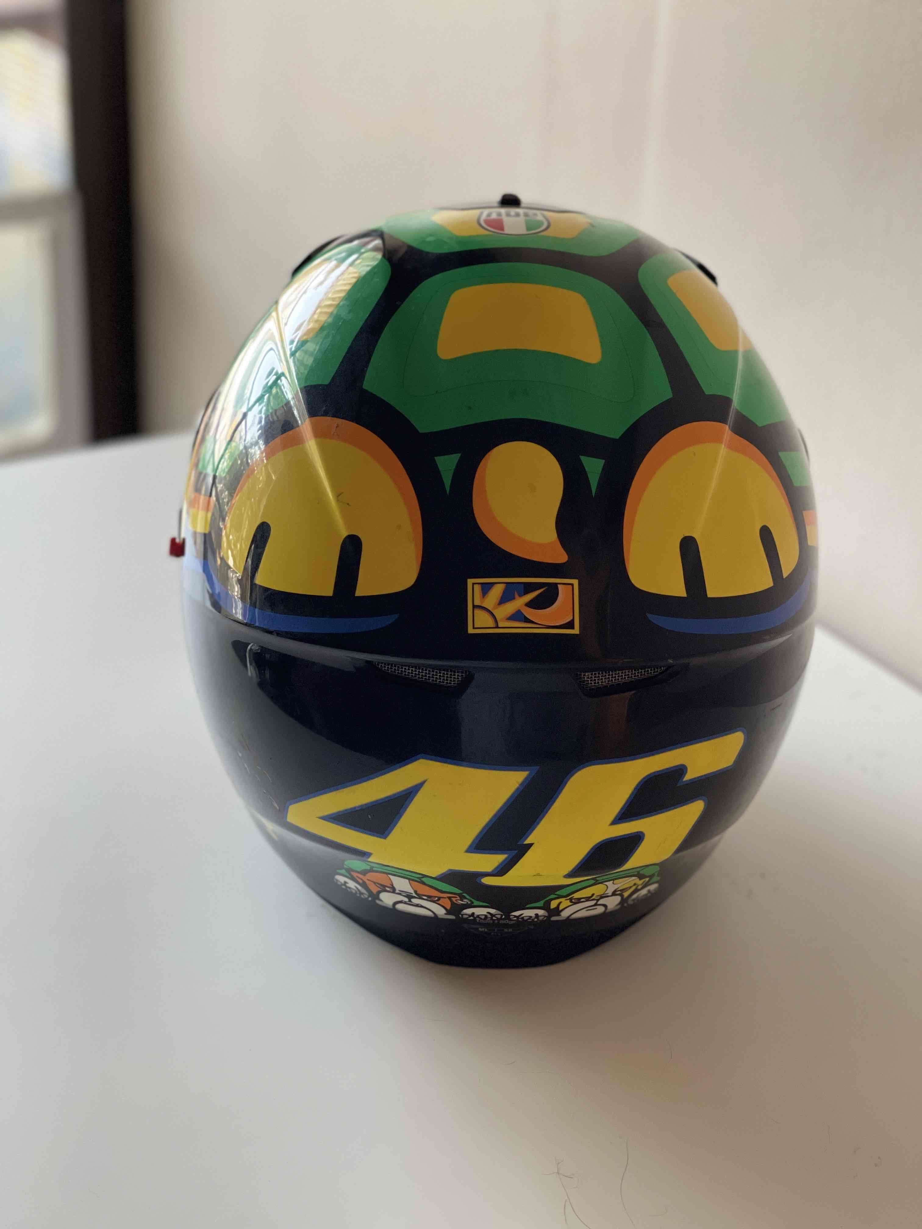 Casco de moto con diseño gráfico - miniatura 5