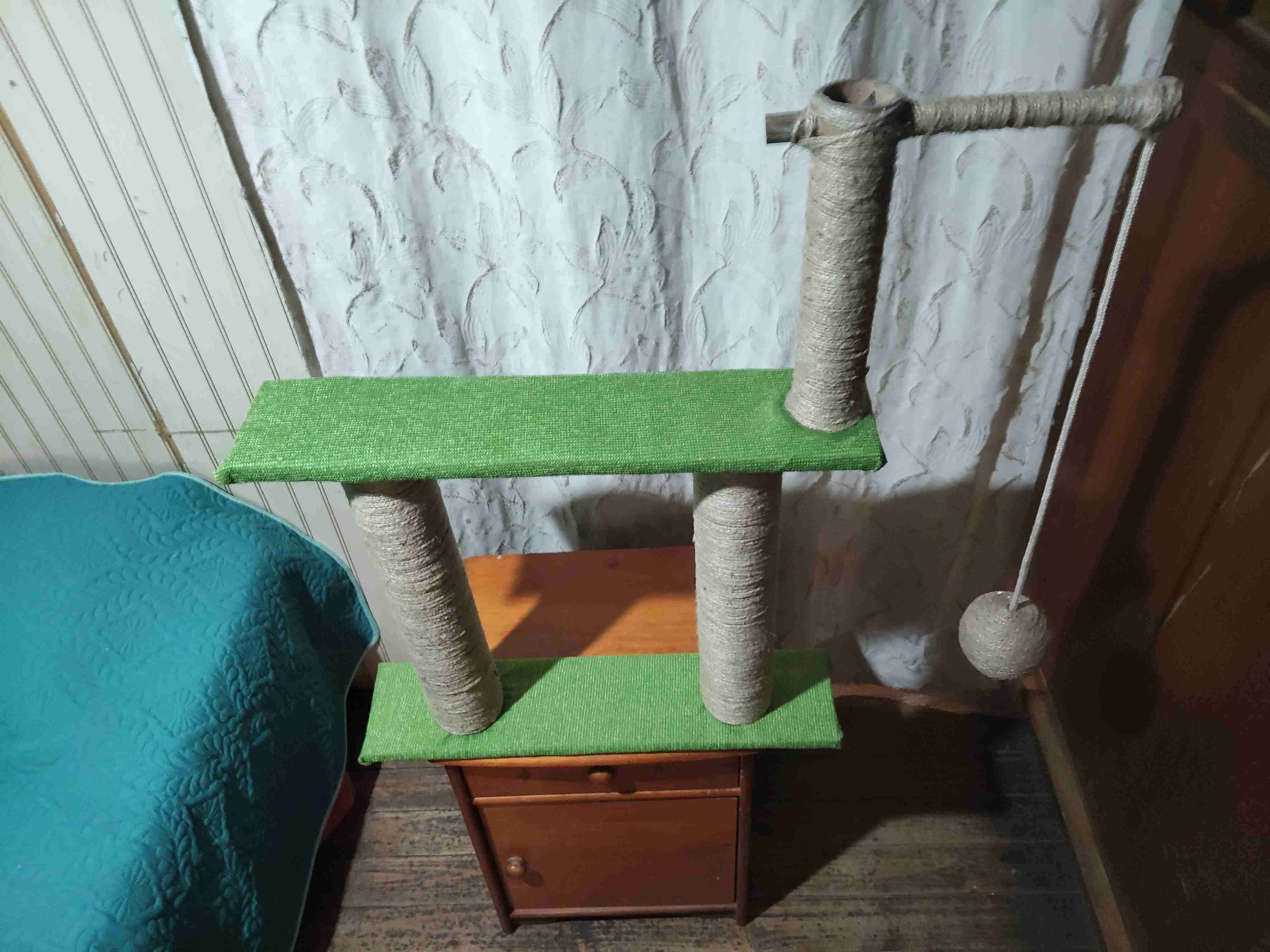 Rascador para gatos con pelota - miniatura 2