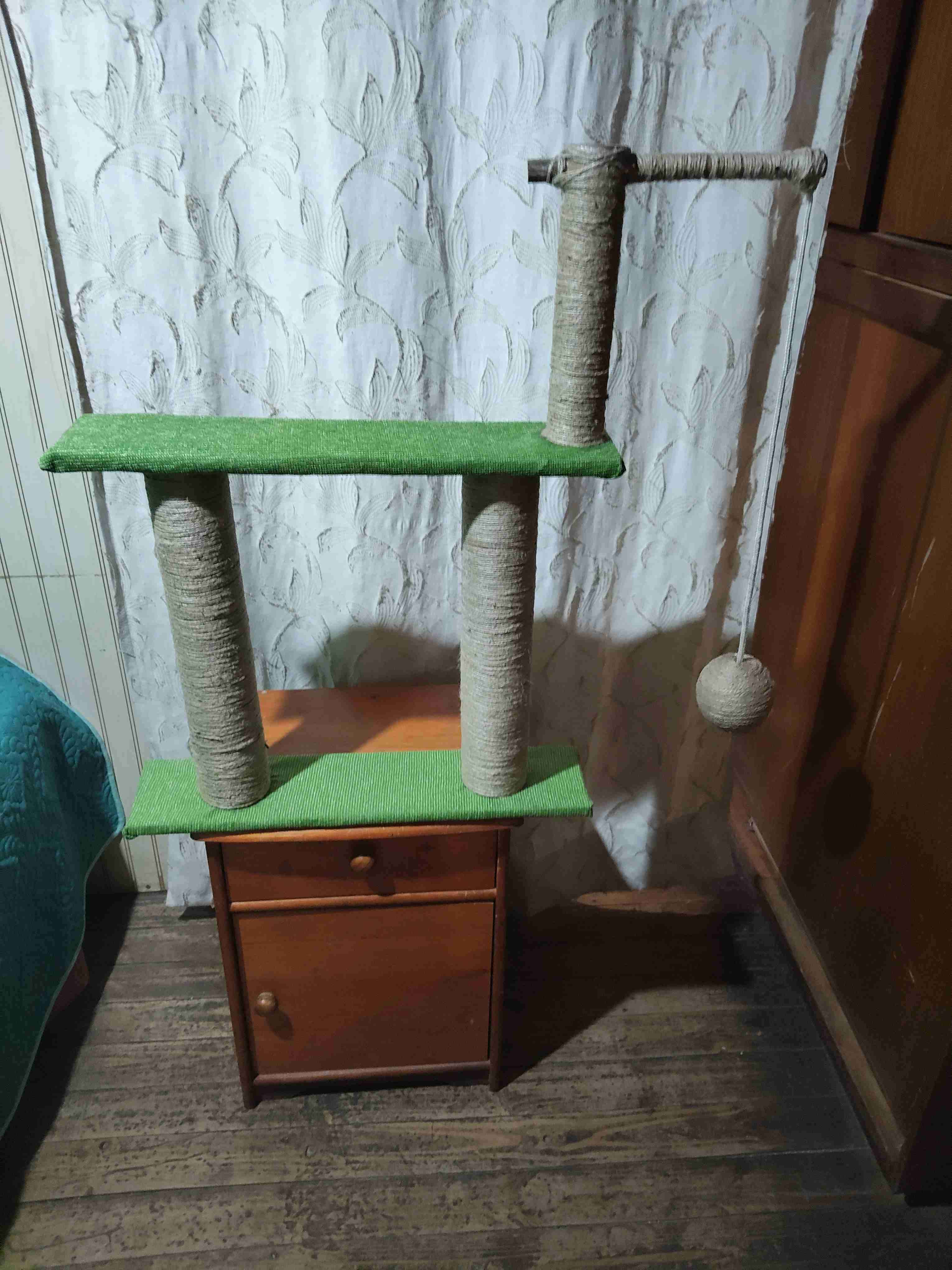 Rascador para gatos con pelota - miniatura 3