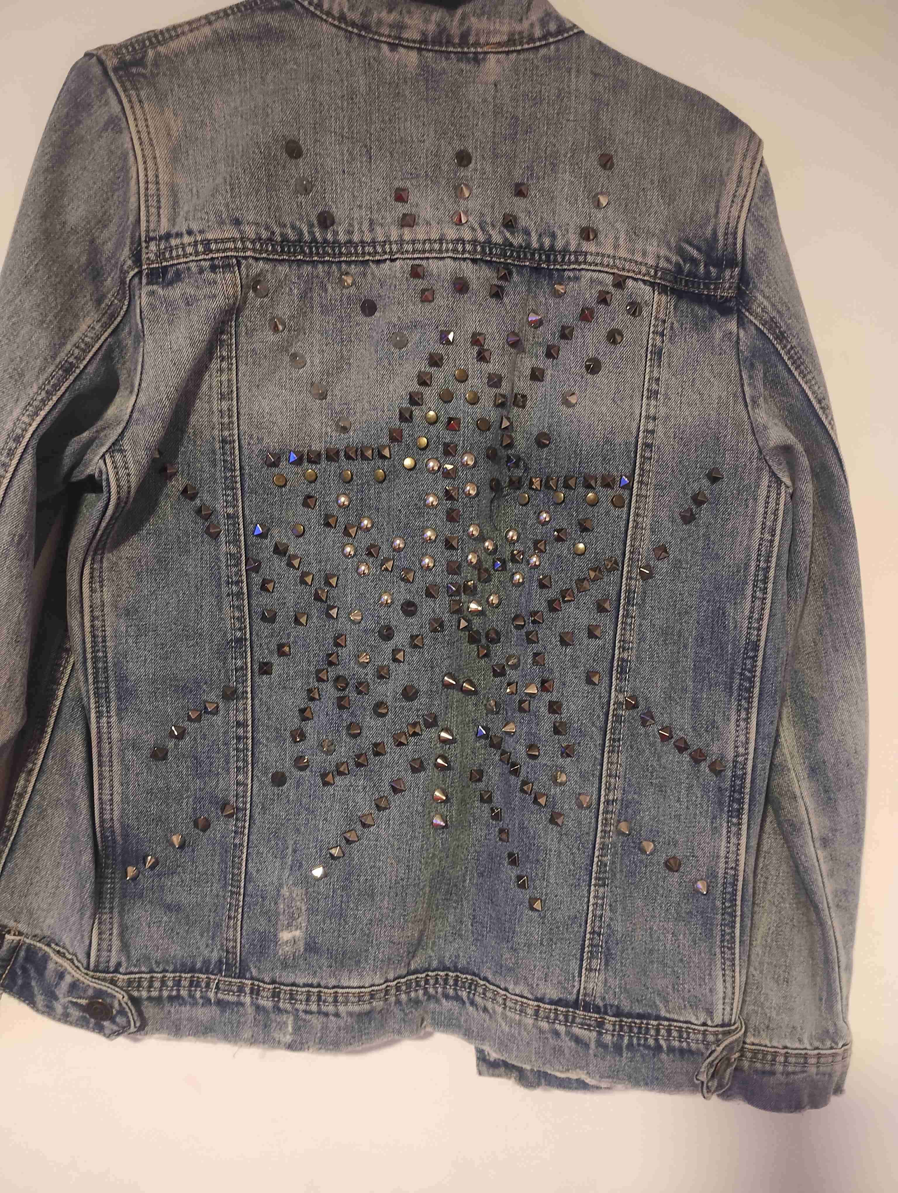 Chaqueta de mezclilla con tachas - miniatura 1