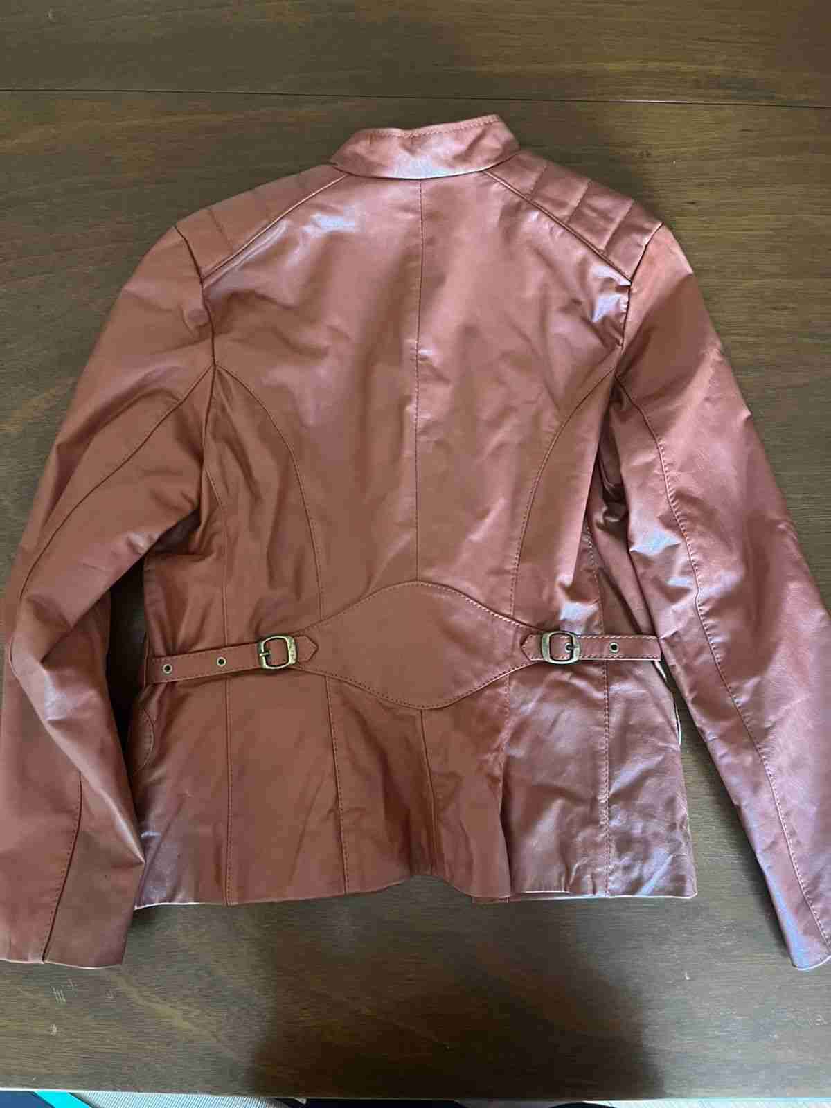 Chaqueta de cuero café - miniatura 1