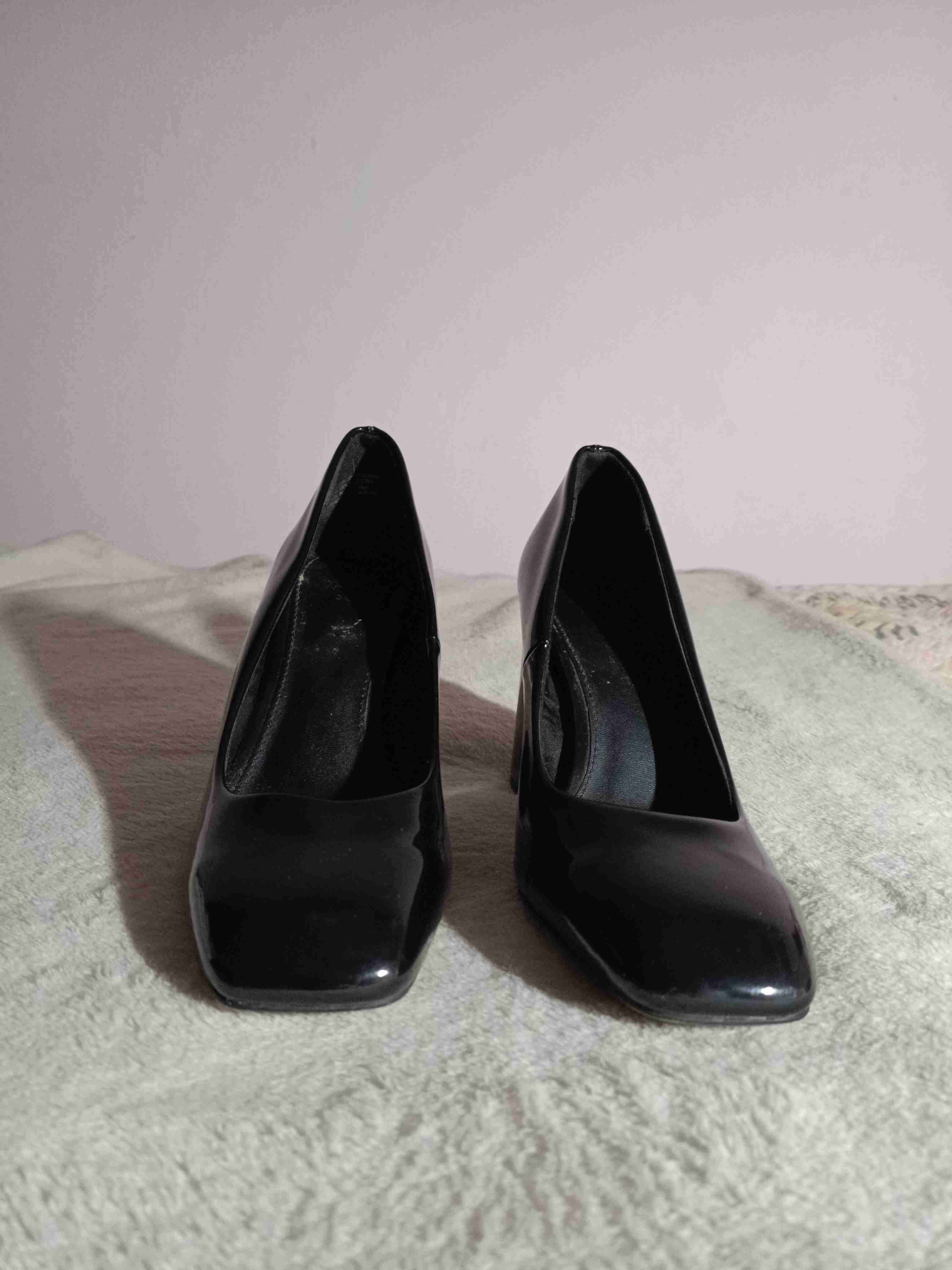 Zapatos de tacón negros elegantes - miniatura 1