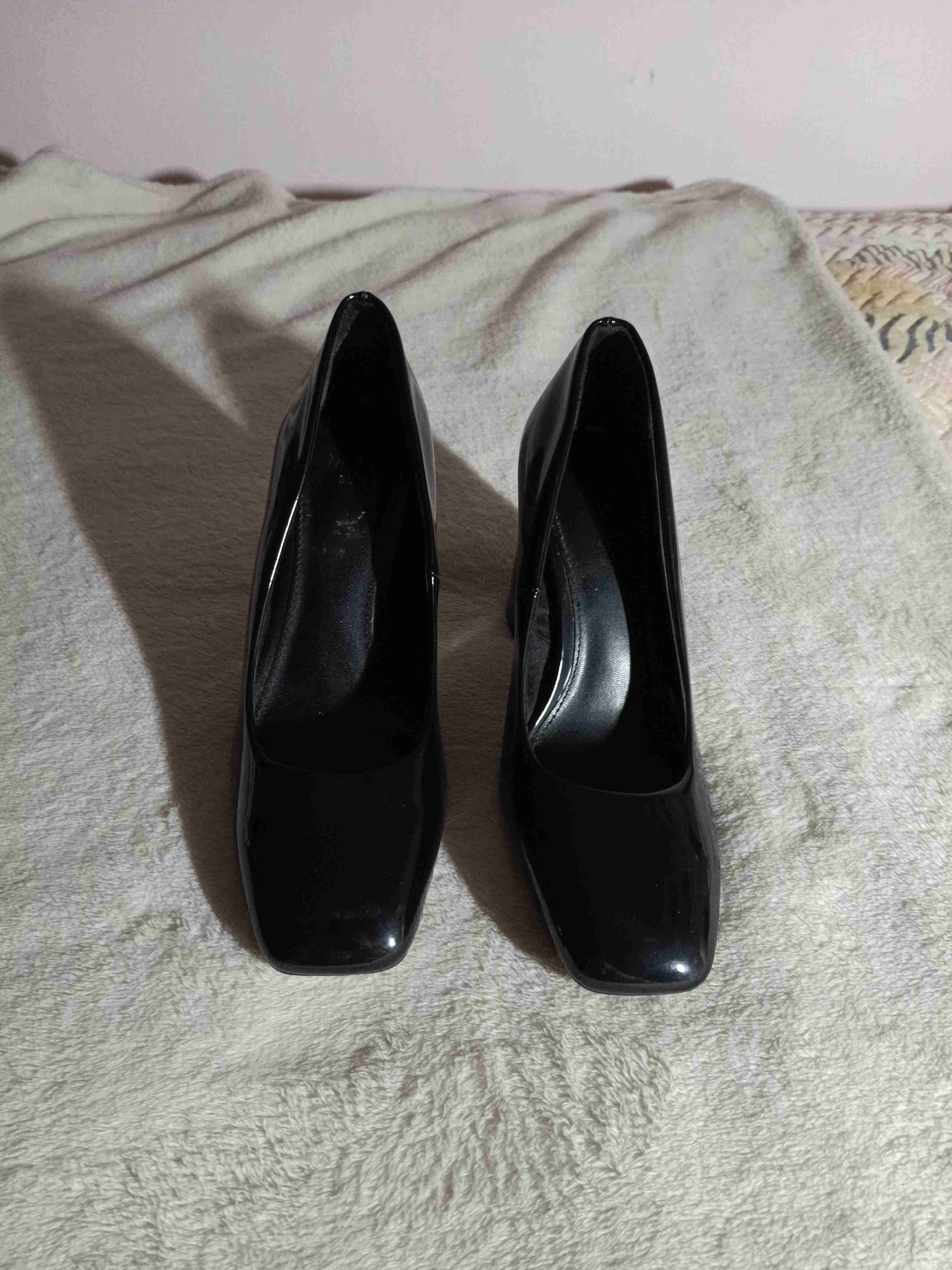 Zapatos de tacón negros elegantes - miniatura 2