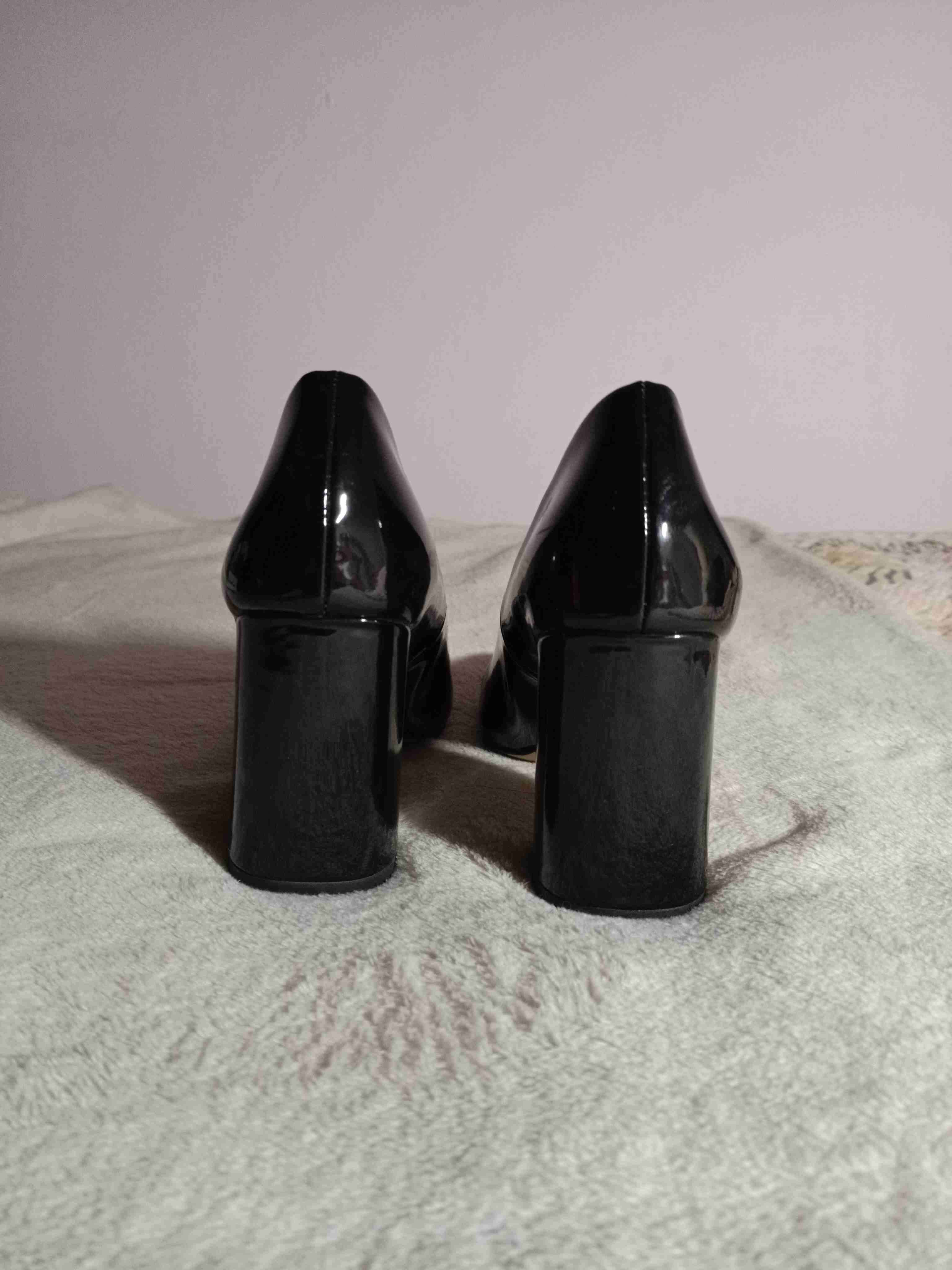 Zapatos de tacón negros elegantes - miniatura 3