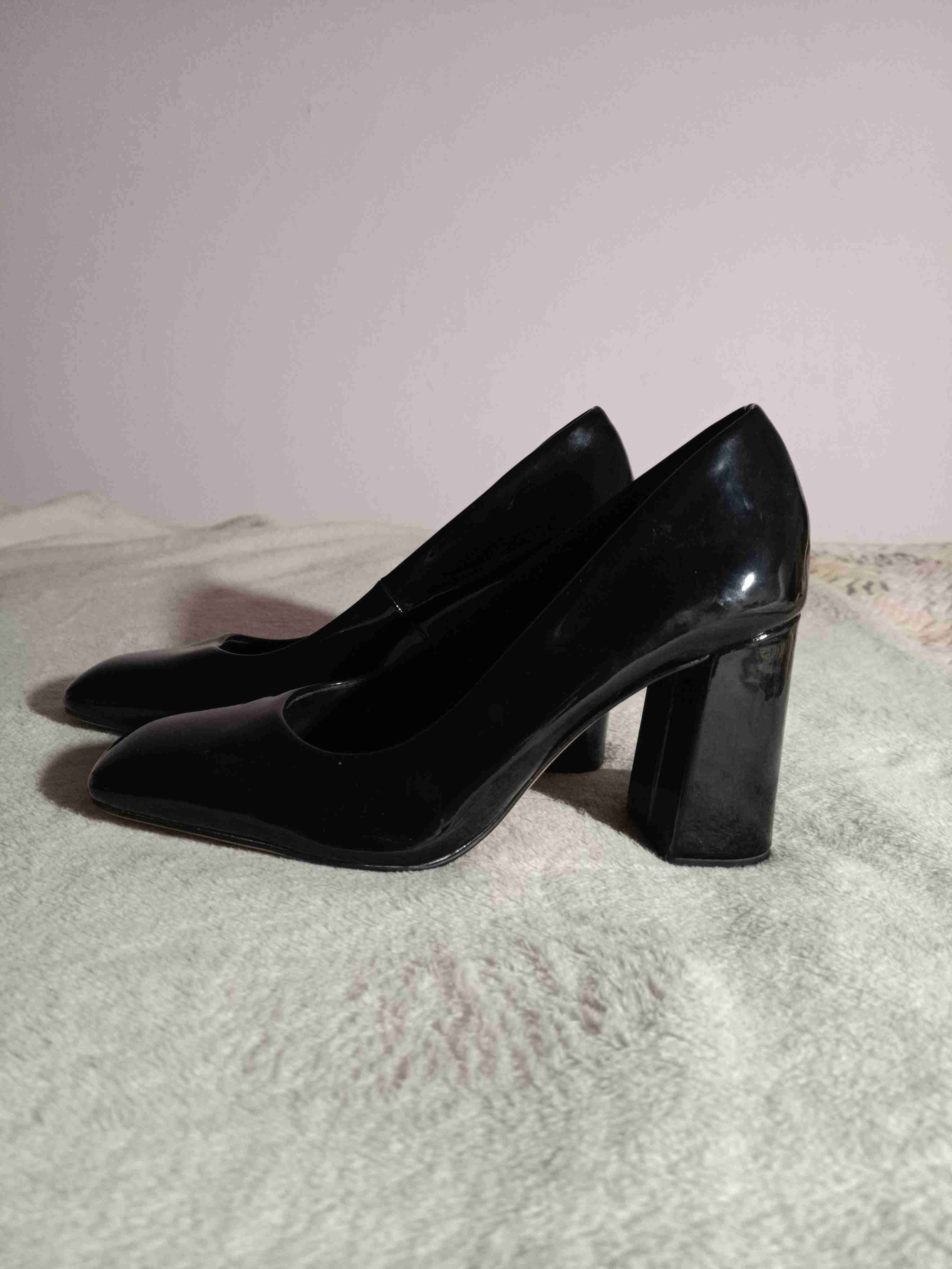 Zapatos de tacón negros elegantes - miniatura 4