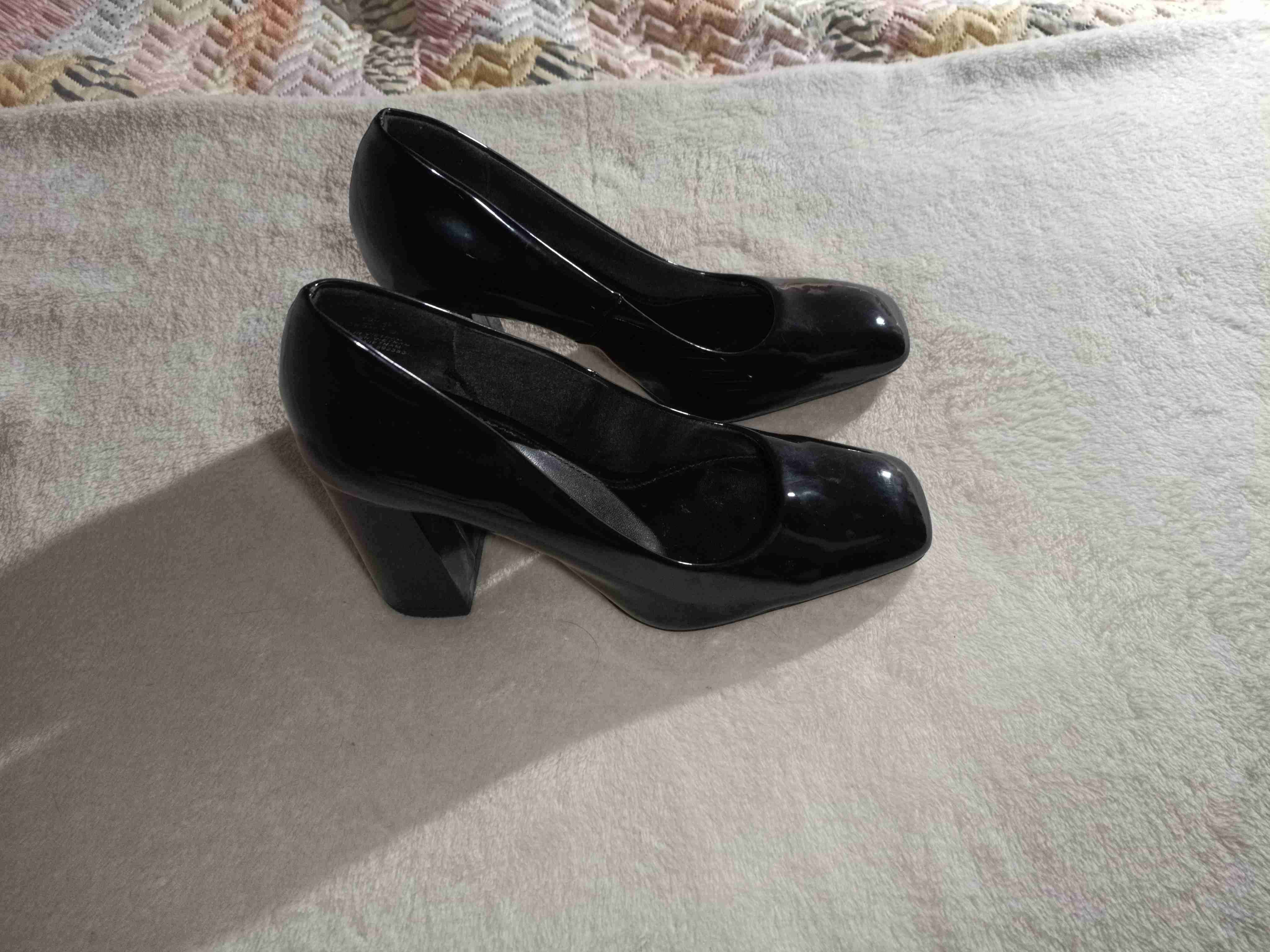 Zapatos de tacón negros elegantes - miniatura 5