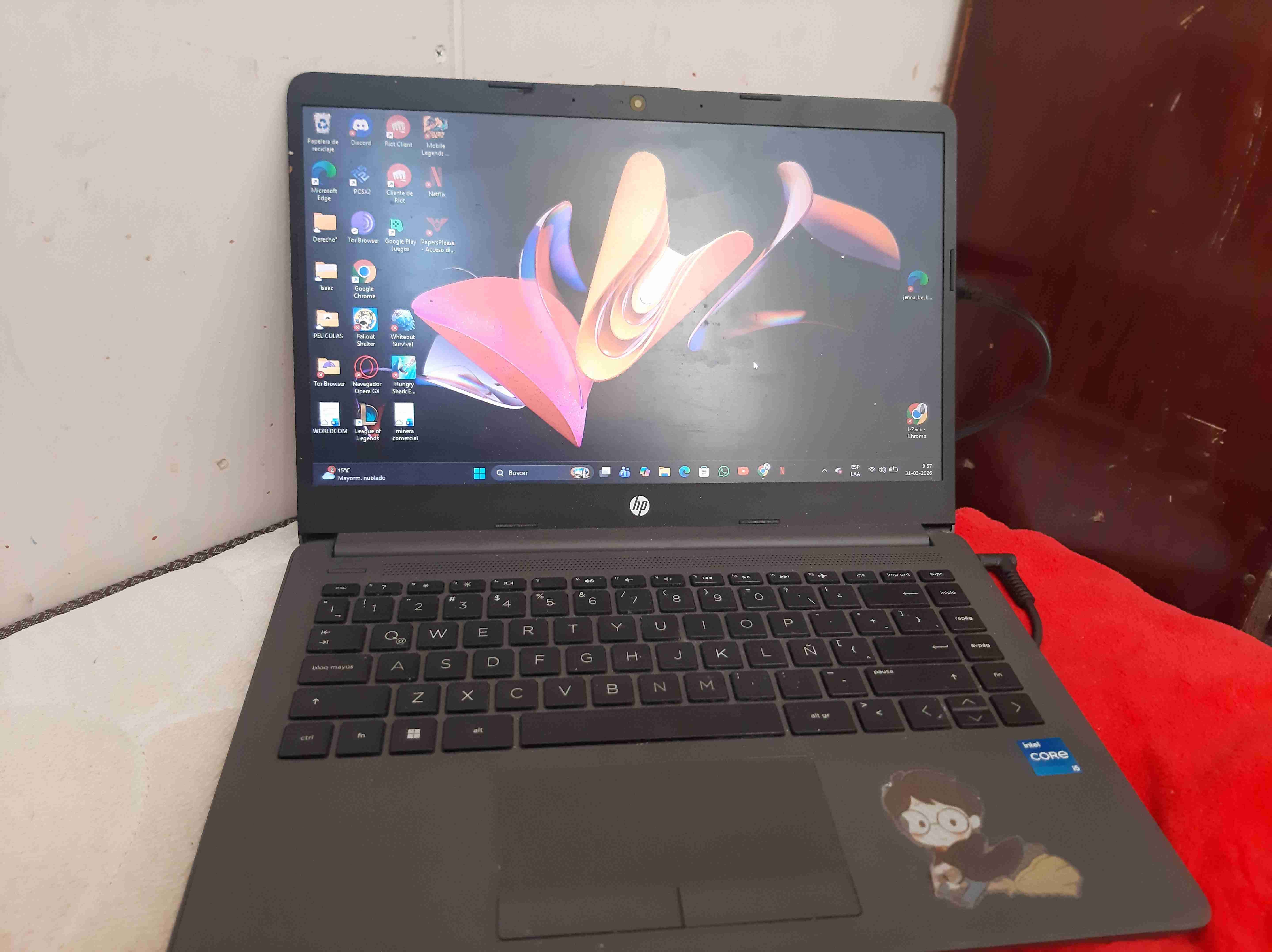 Notebook HP con core i5 - miniatura 2