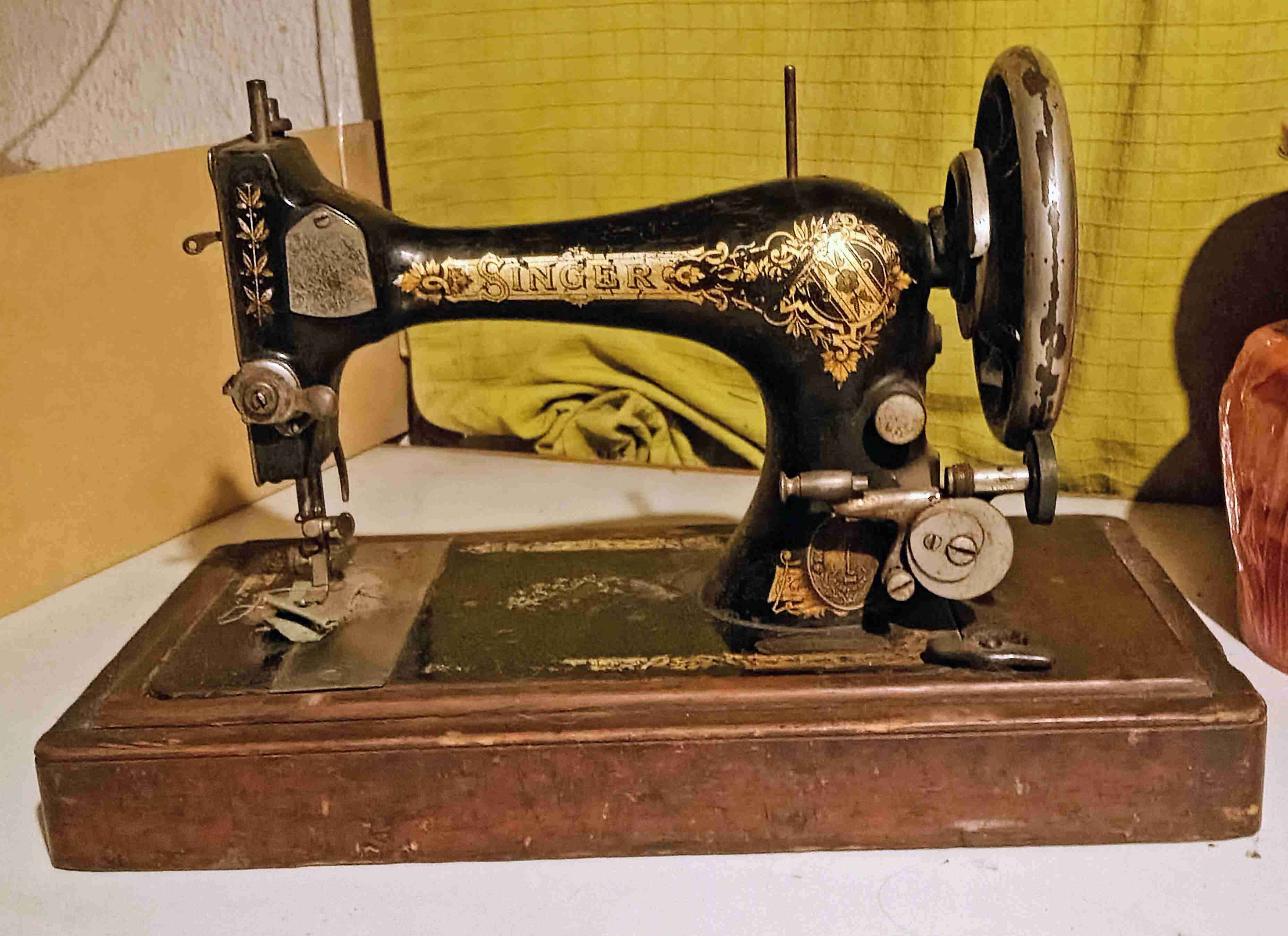 Máquina de coser Singer antigua
