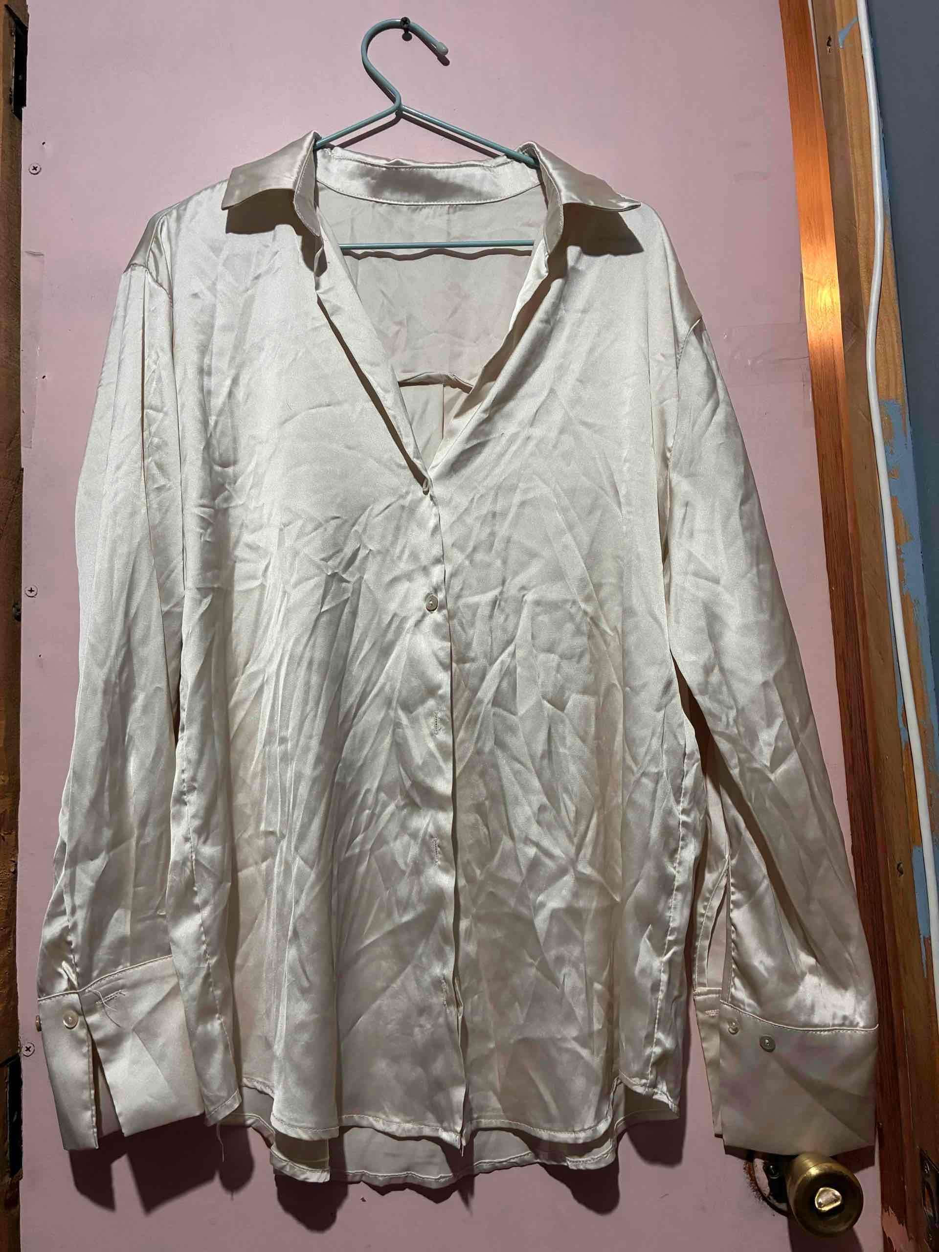 Blusa de seda blanca