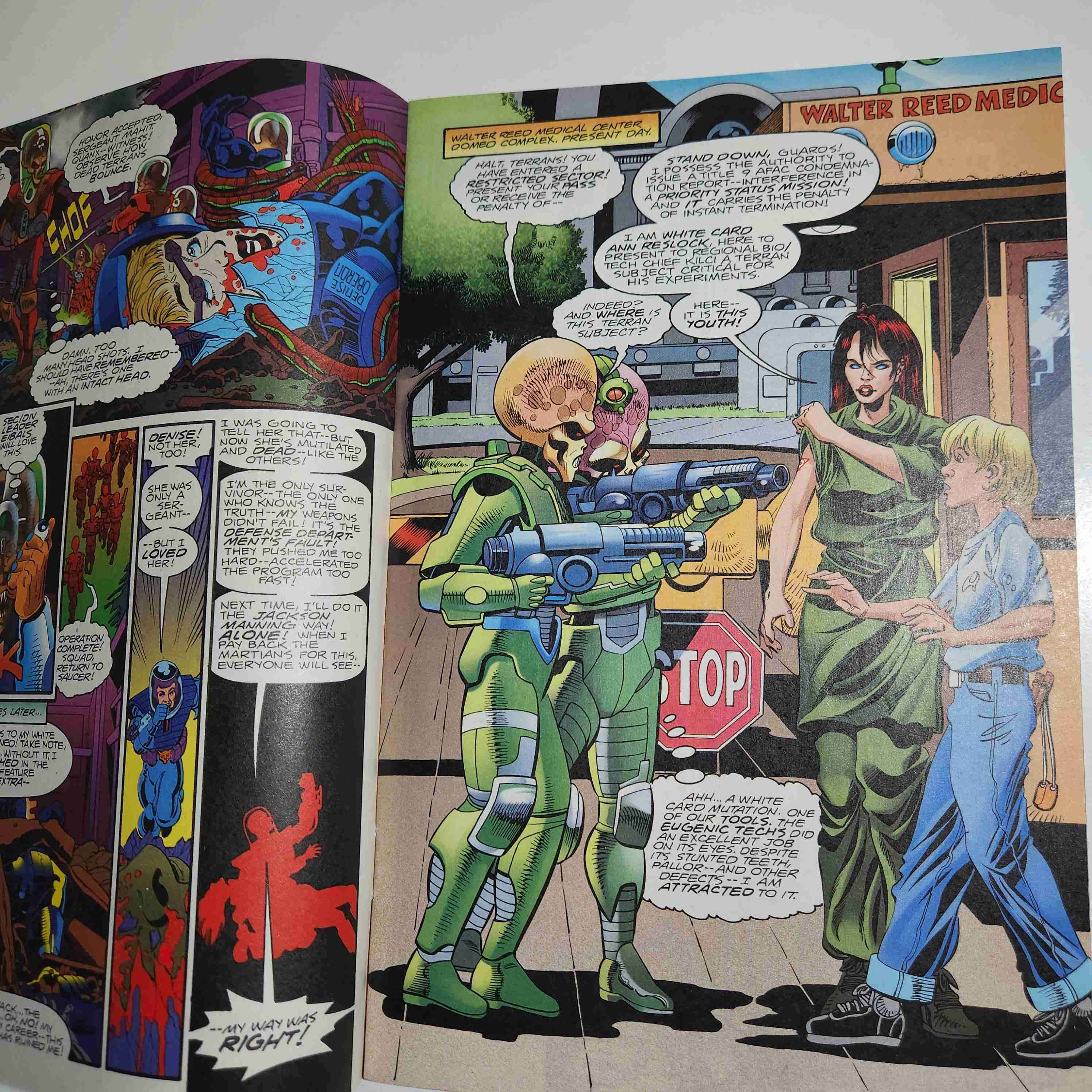 comic MARS ATTACKS  superheroes N°4 1996 🔫👽 - miniatura 3