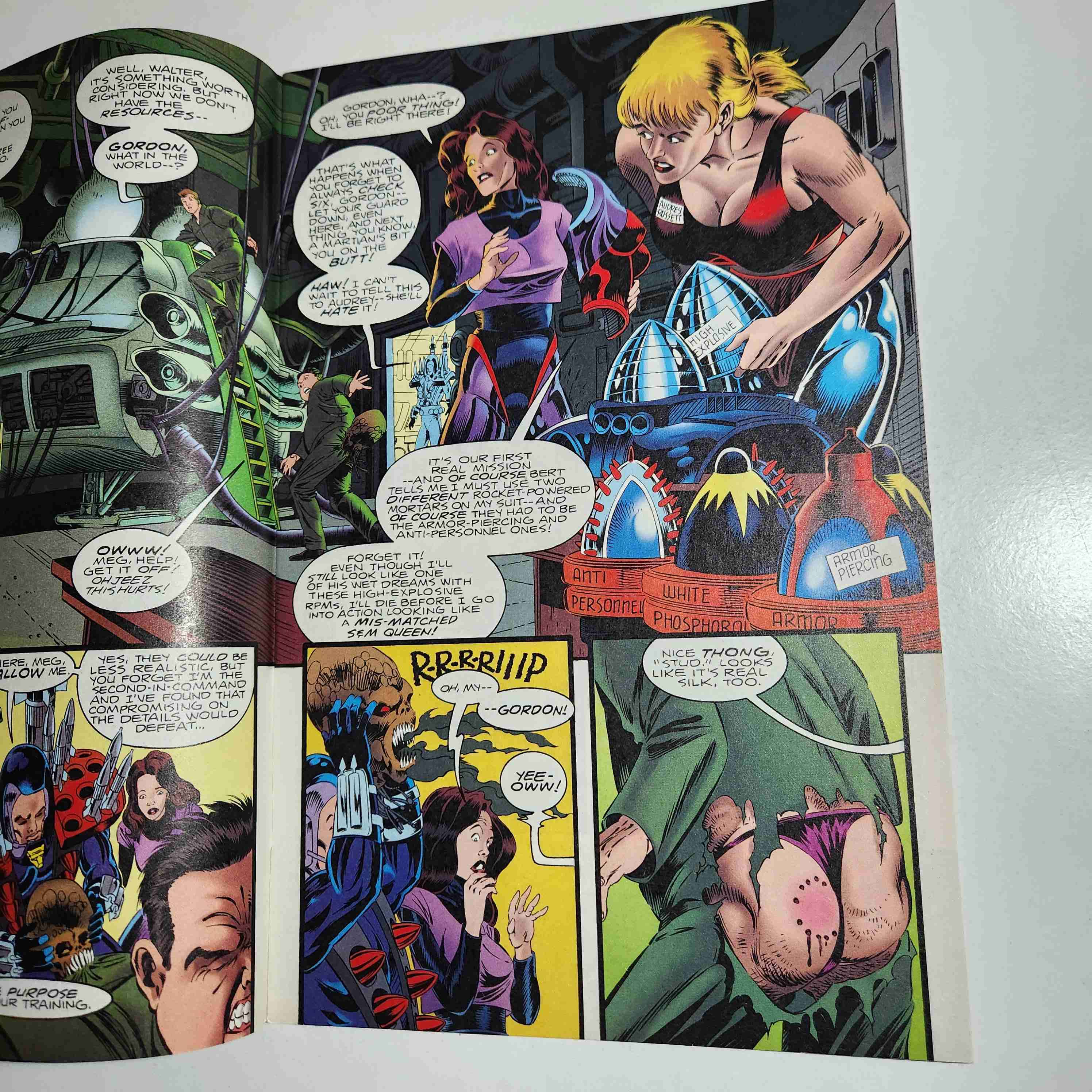 comic MARS ATTACKS  superheroes N°7 1996 🔫👽 - miniatura 3