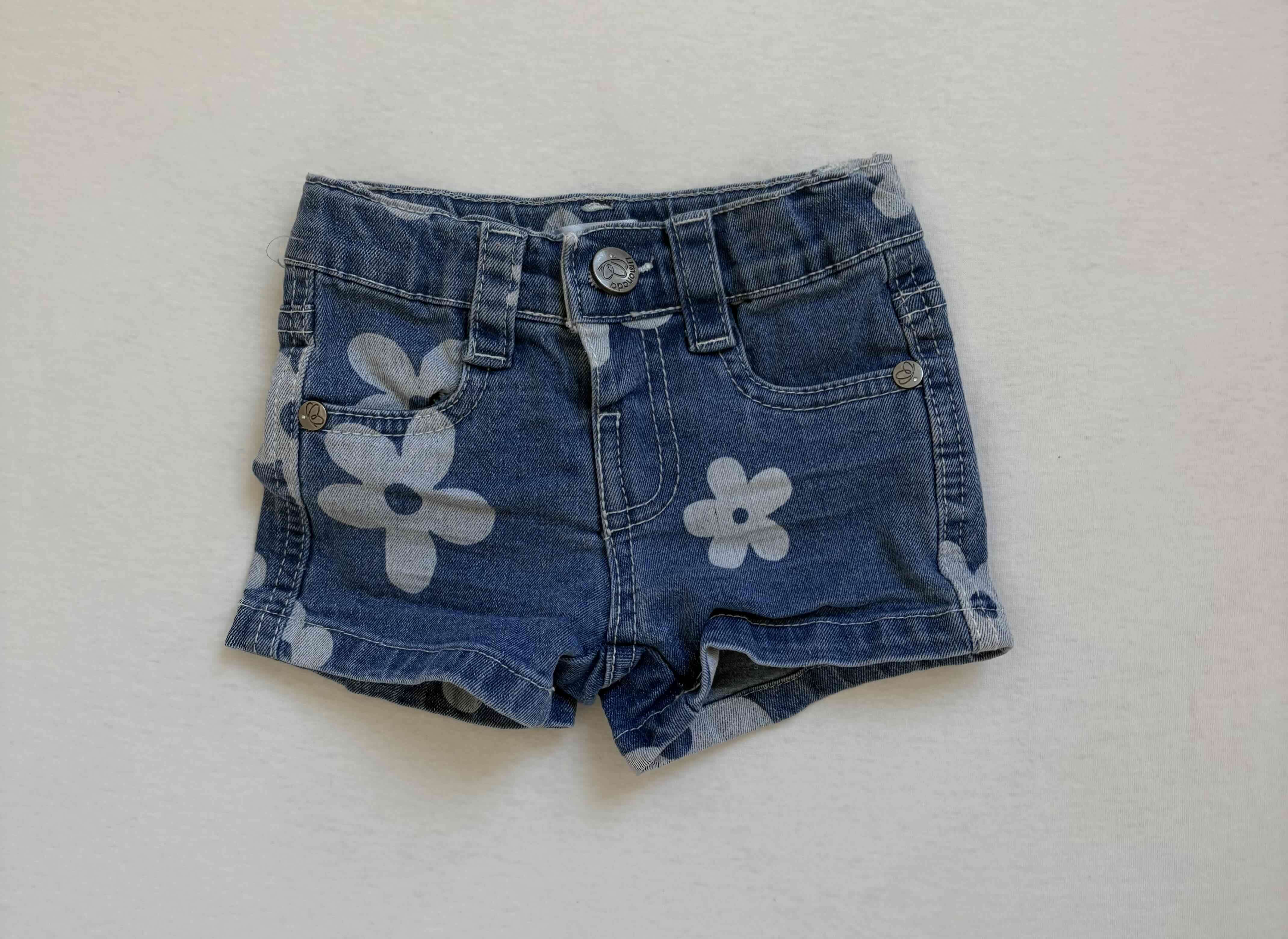 Shorts de mezclilla con flores