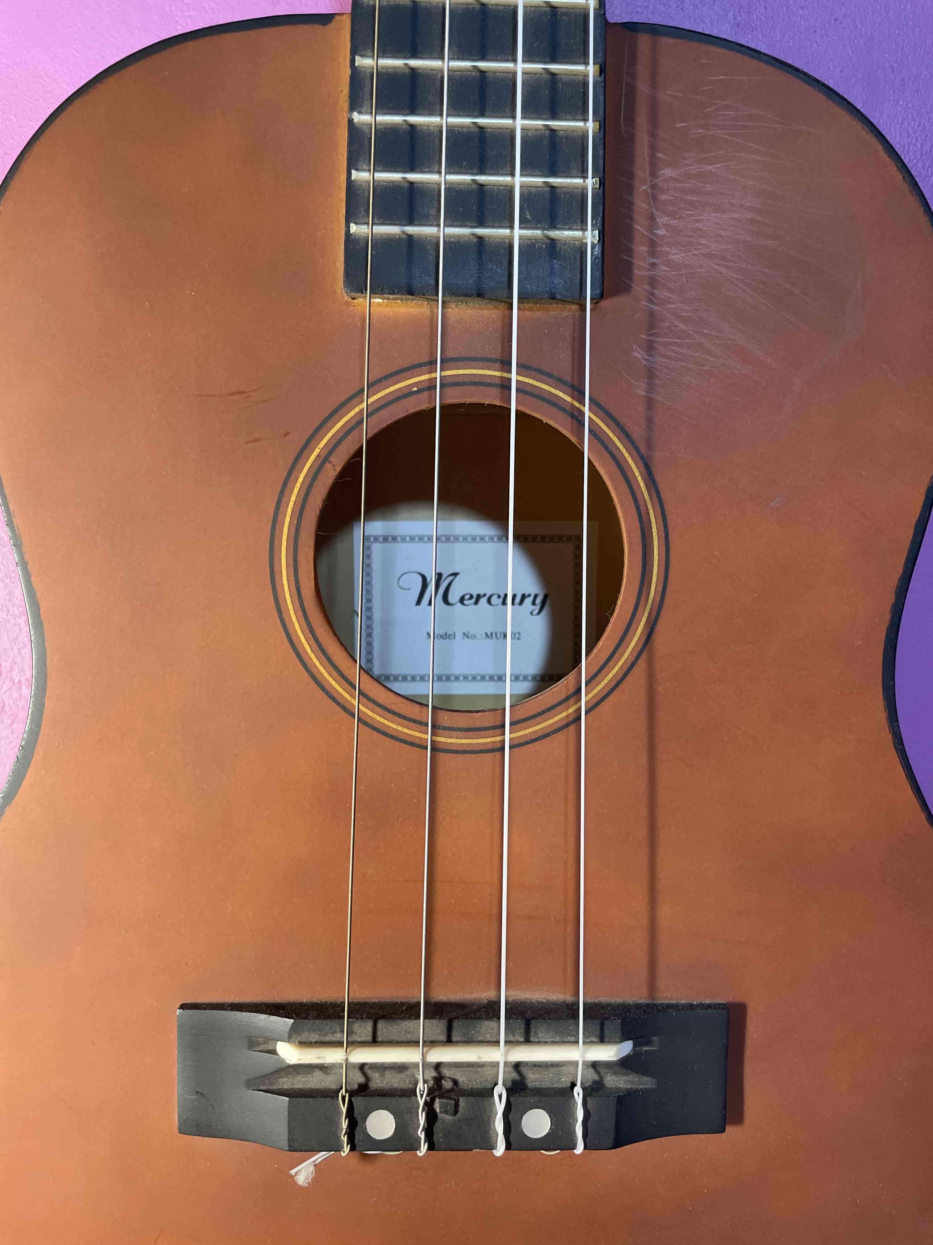 Ukulele de madera Mercury - miniatura 2