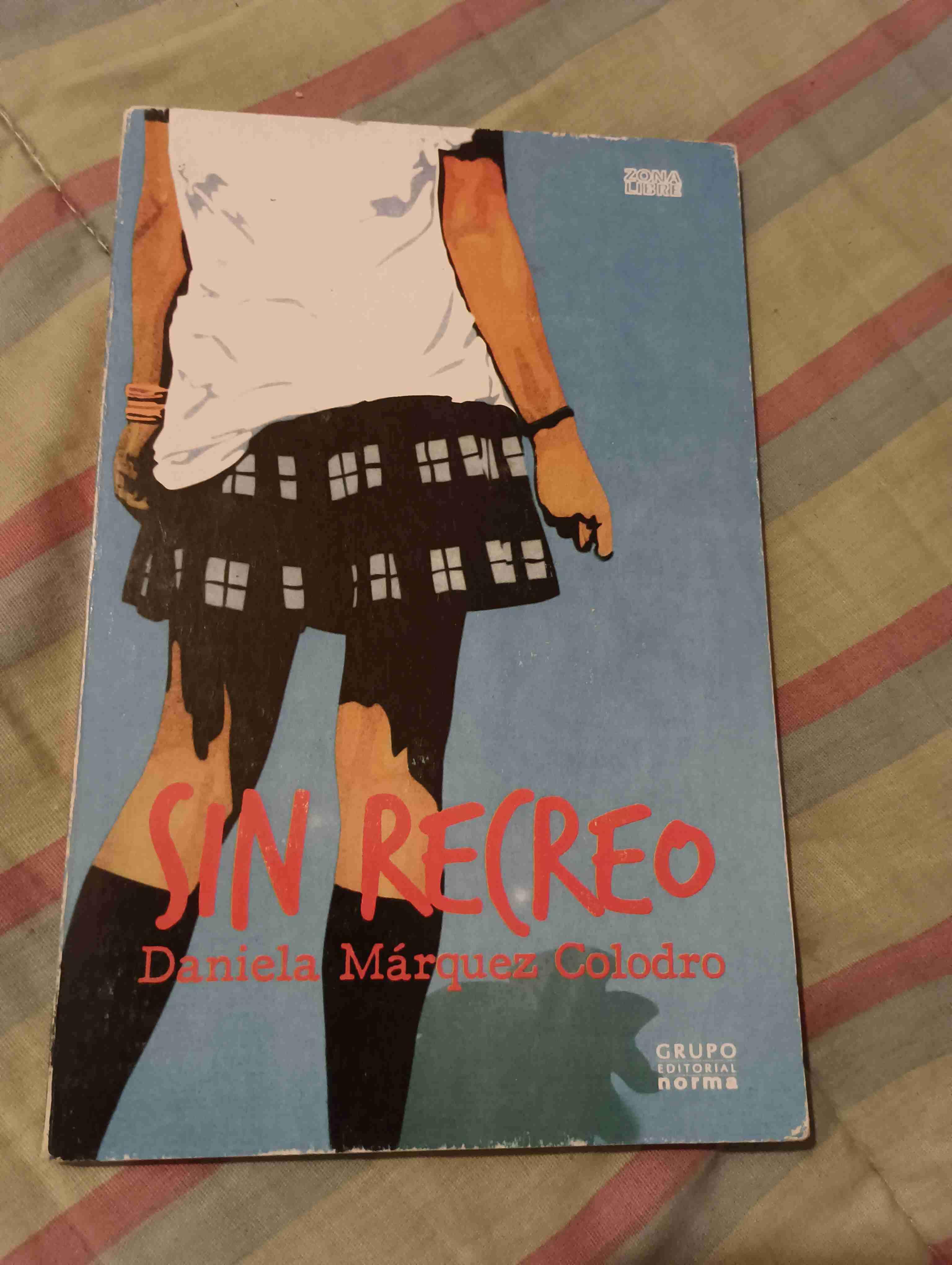 Libro 'Sin Recreo' Daniela Márquez - miniatura 1