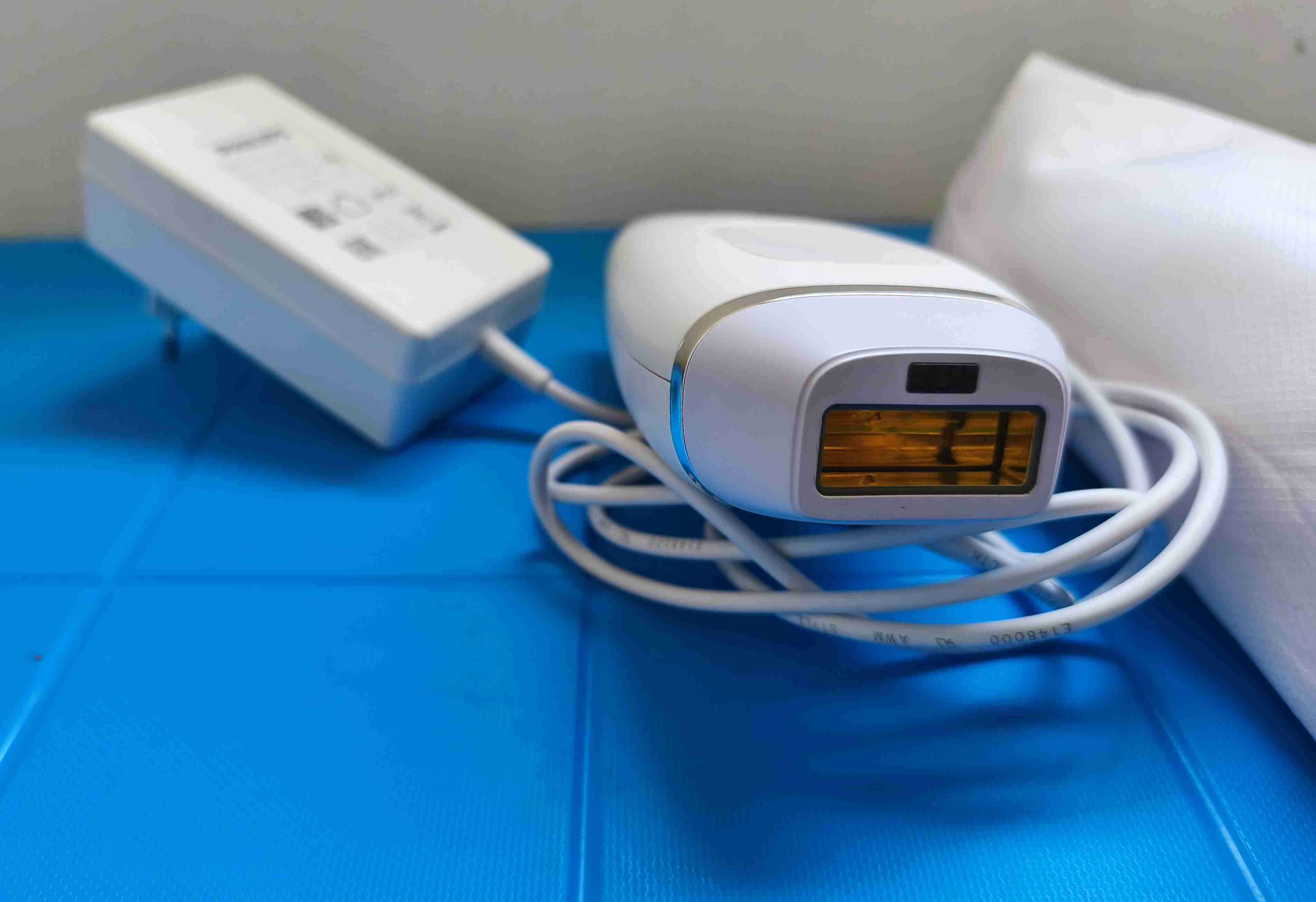 Depiladora Philips Lumea Essential - miniatura 3