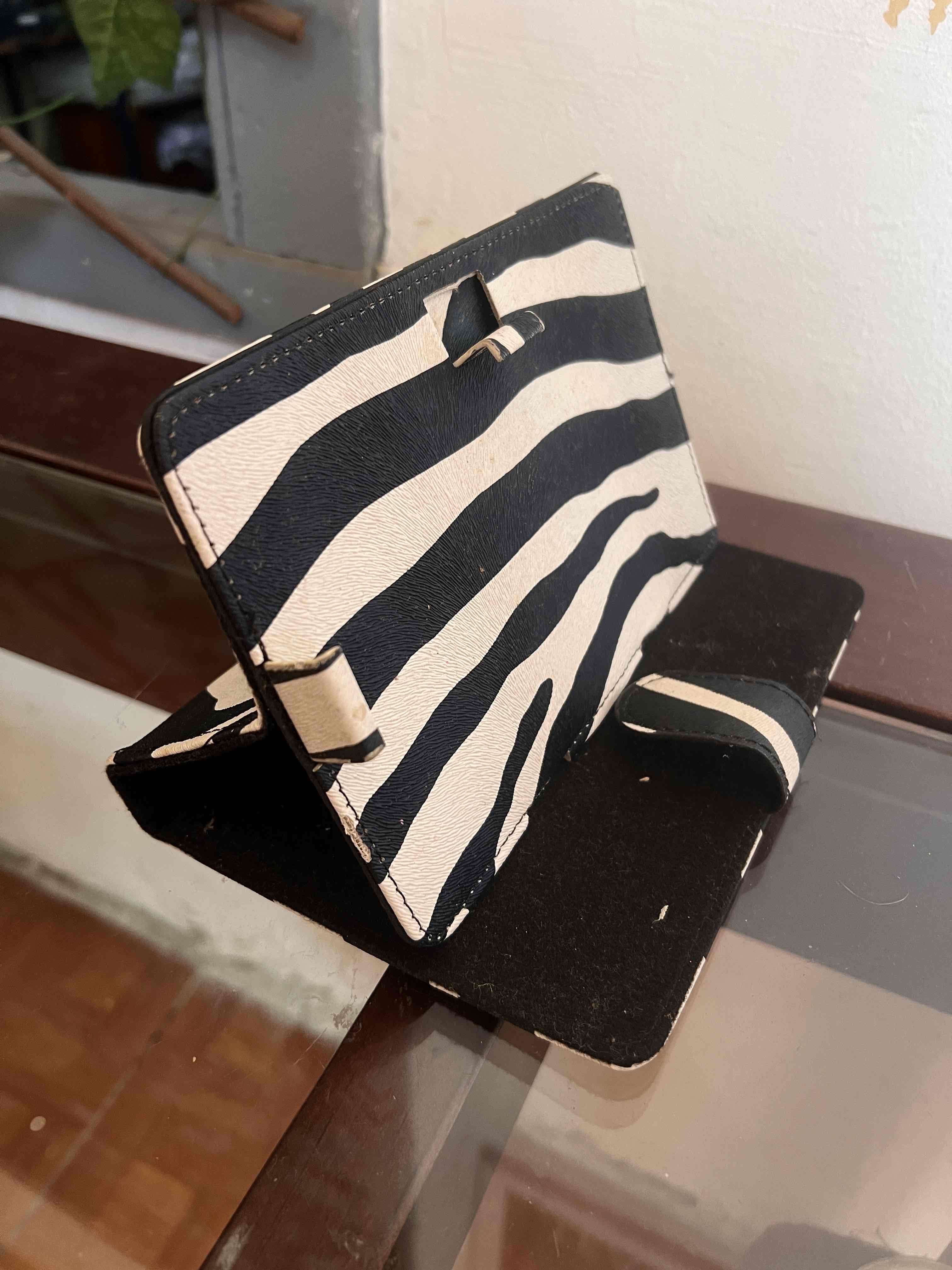 Porta tablet o iPad estampado cebra - miniatura 2