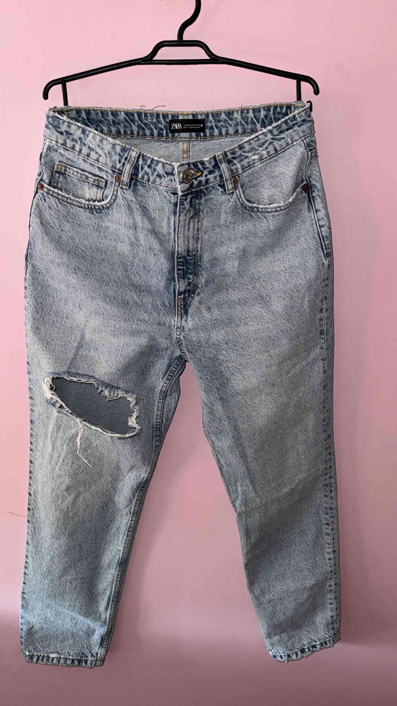 Jeans celestes con rotura - miniatura 1