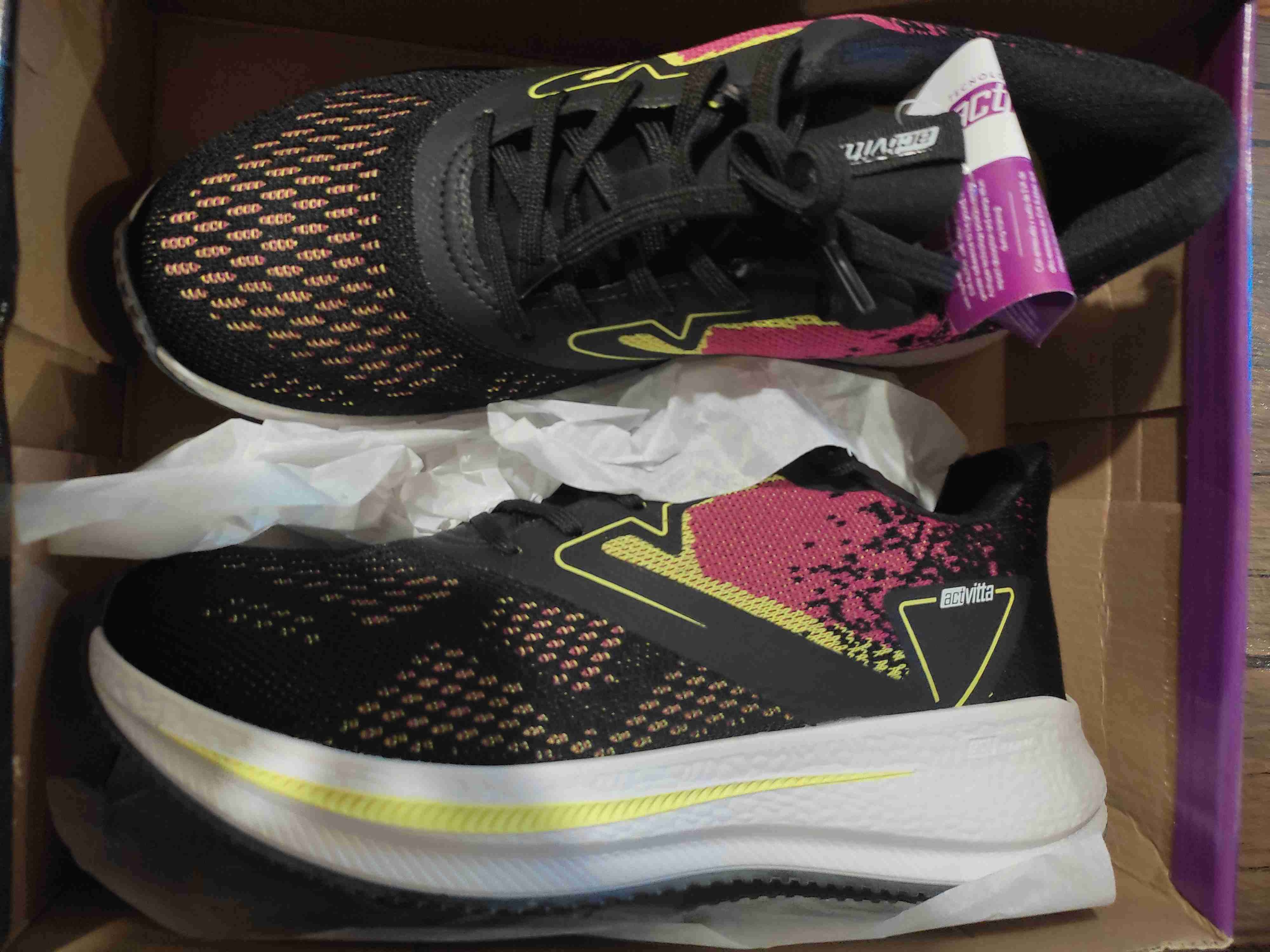 Zapatillas deportivas nuevas - miniatura 1