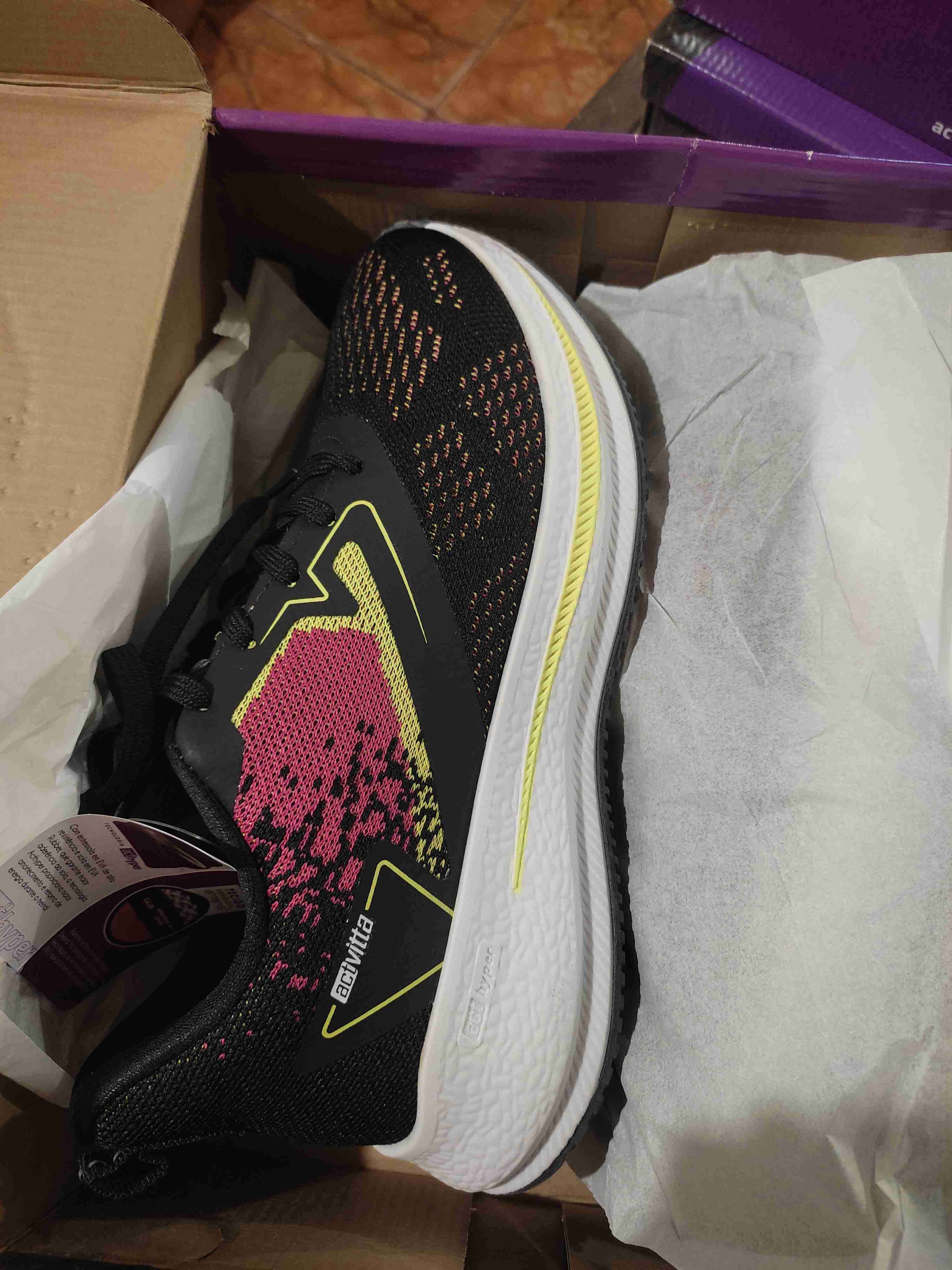 Zapatillas deportivas nuevas - miniatura 2