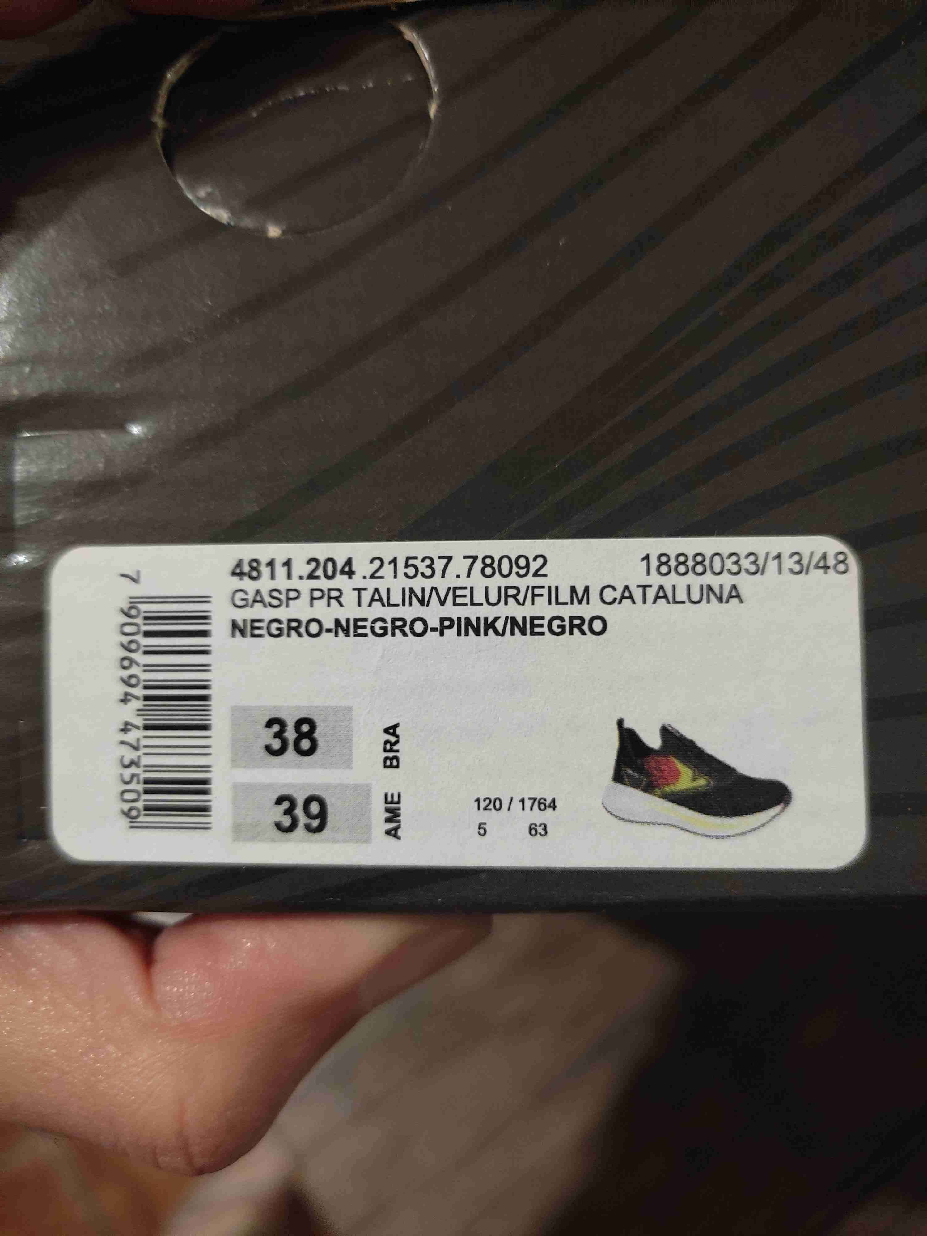 Zapatillas deportivas nuevas - miniatura 3