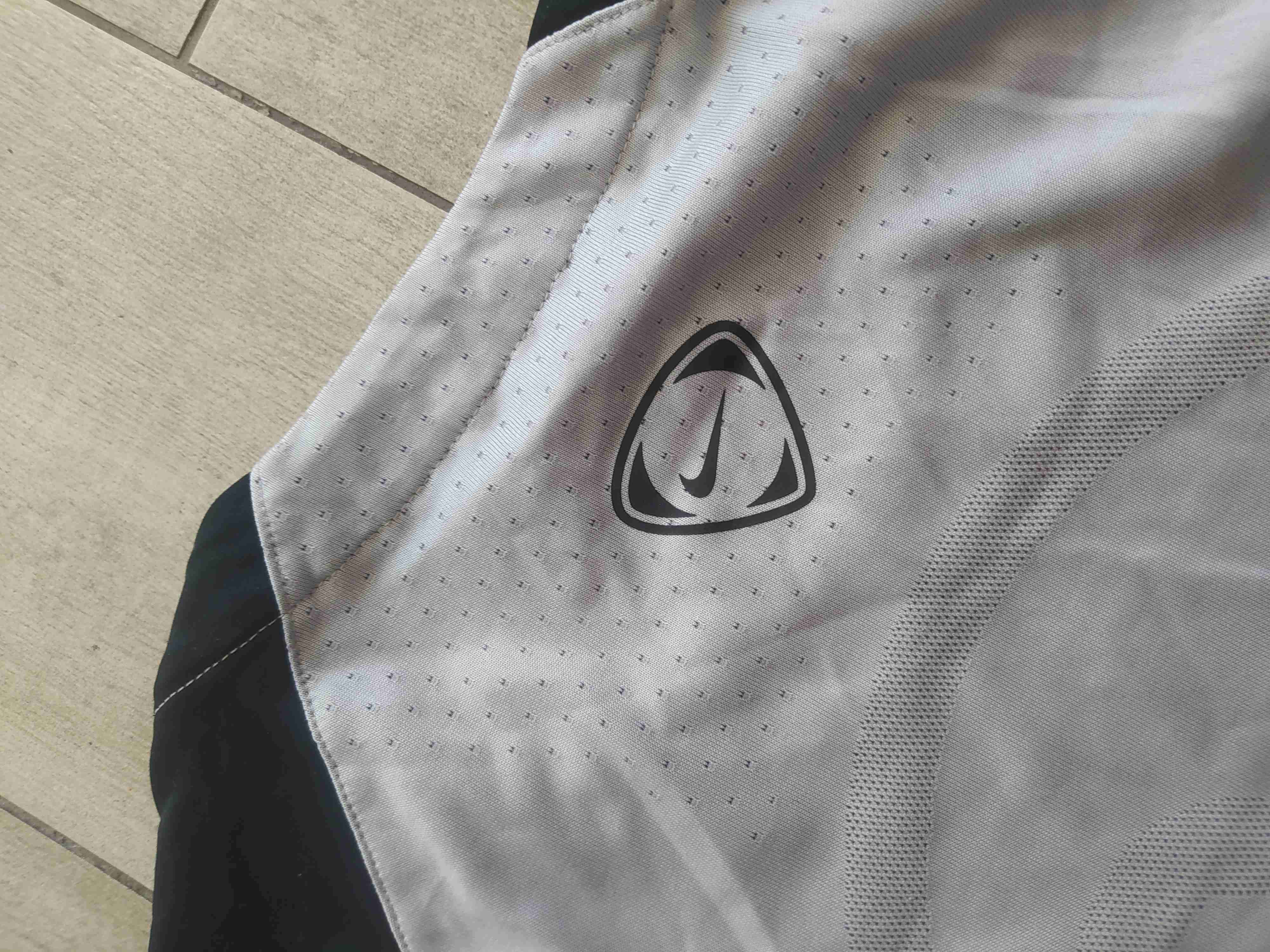 Polera deportiva Nike Total 90 - miniatura 3