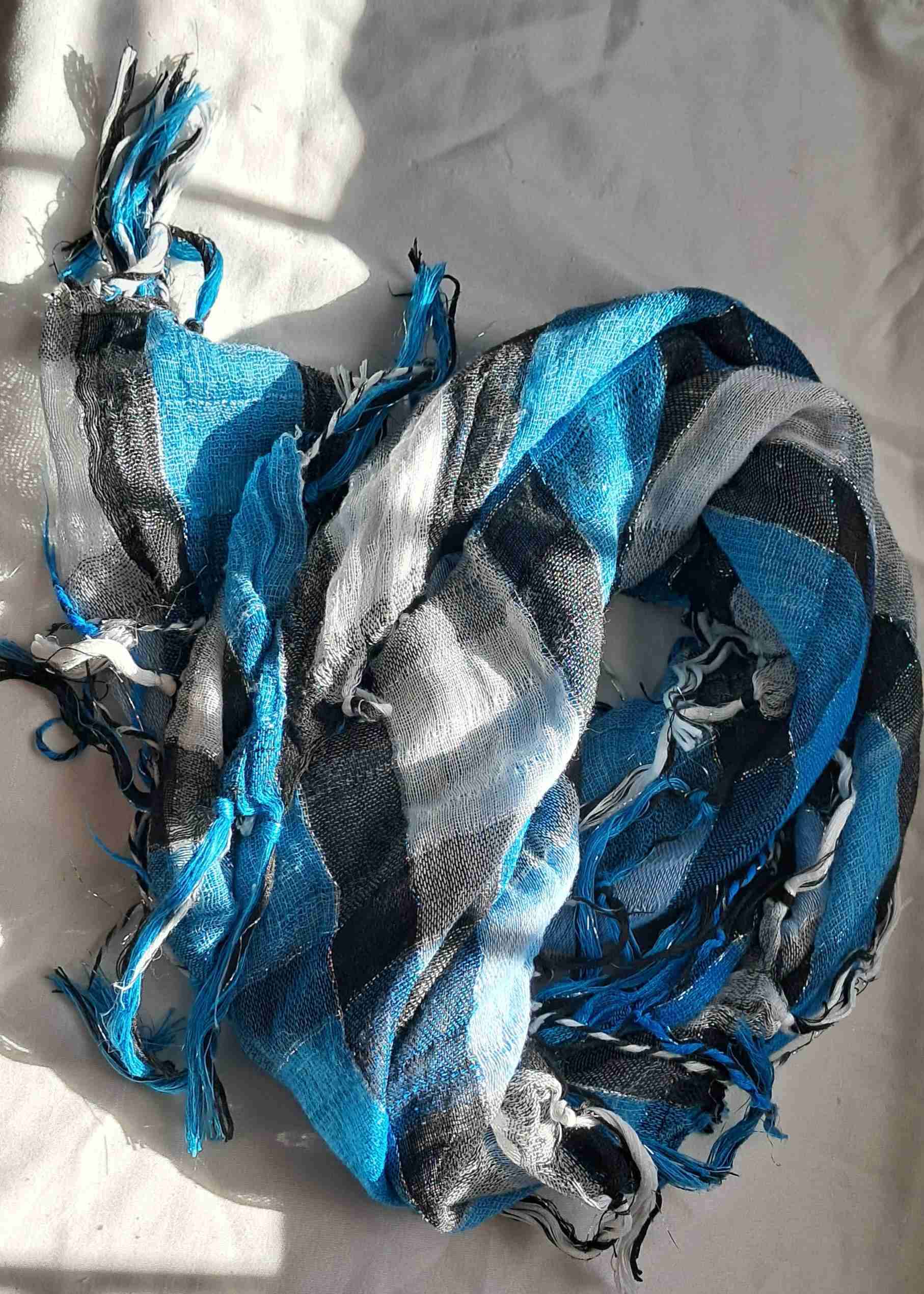 Bufanda a rayas azul y colores - miniatura 1