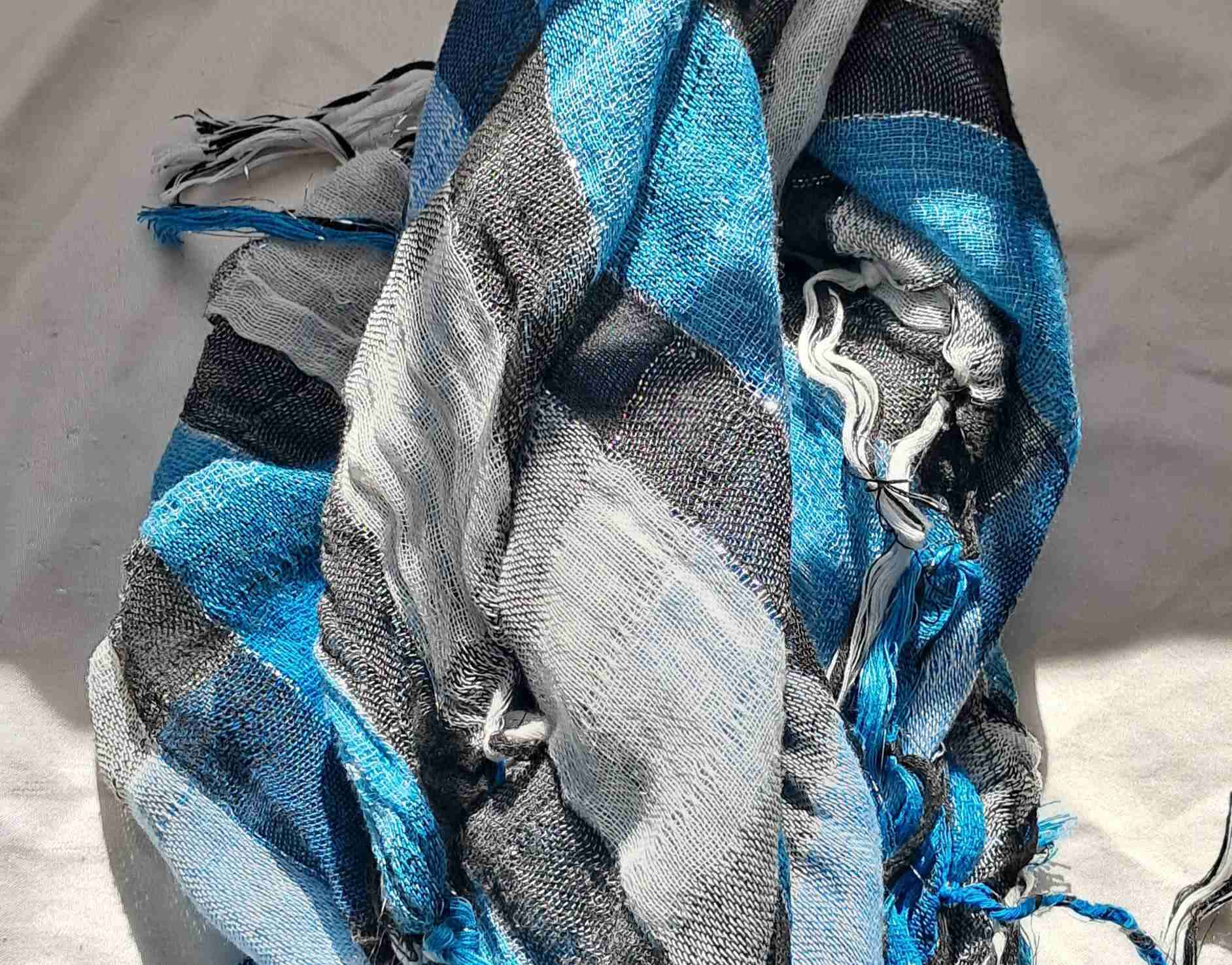 Bufanda a rayas azul y colores - miniatura 2