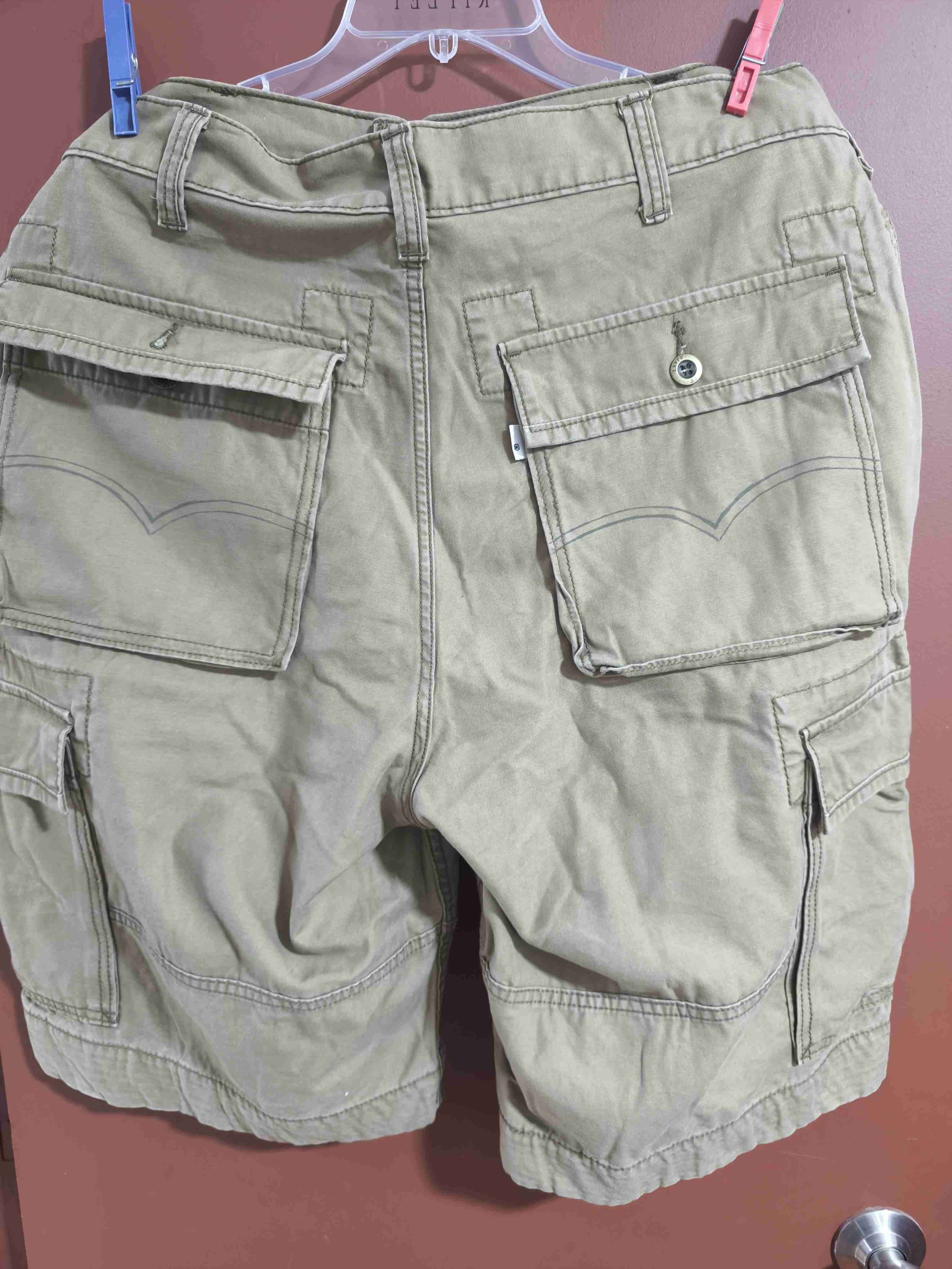 Bermudas cargo color caqui - miniatura 2