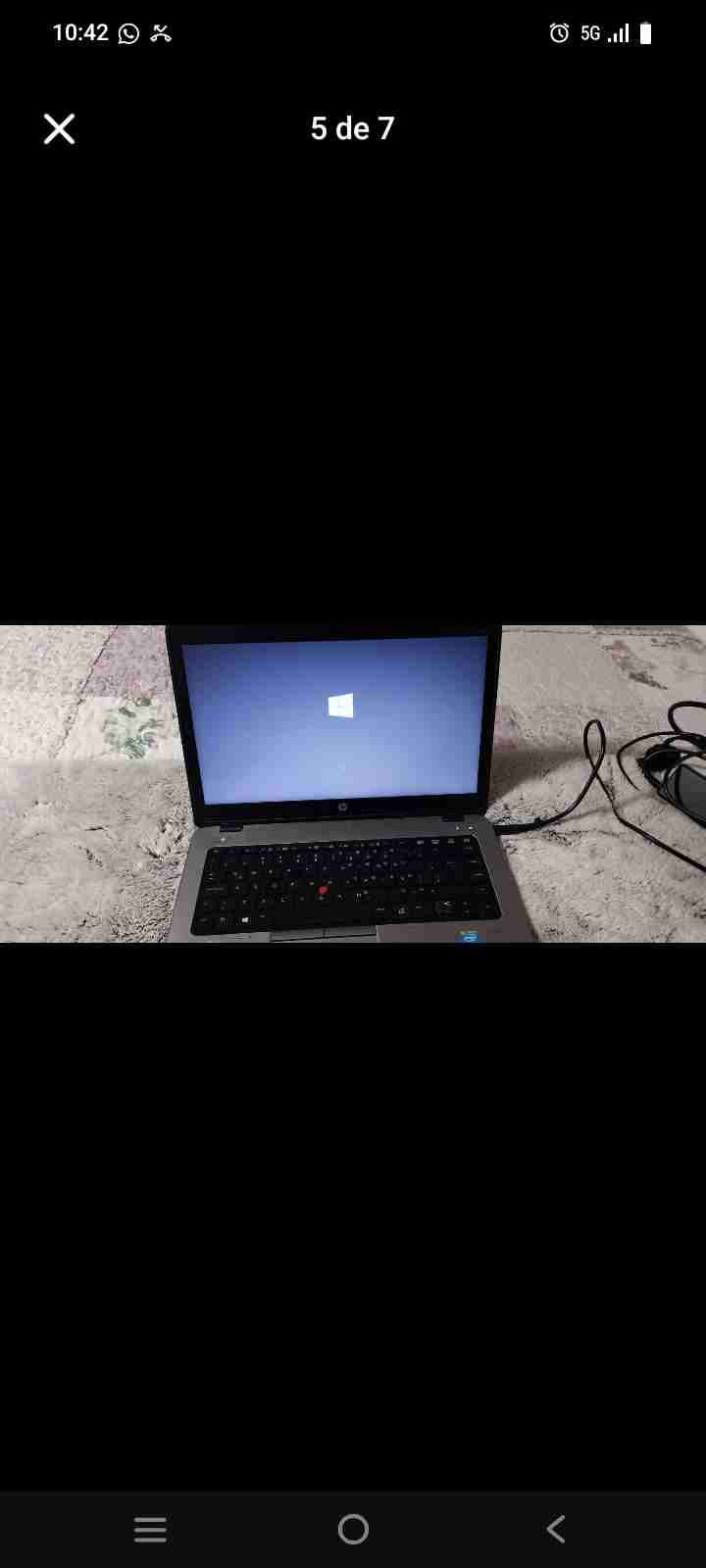 Notebook HP con cargador - miniatura 2