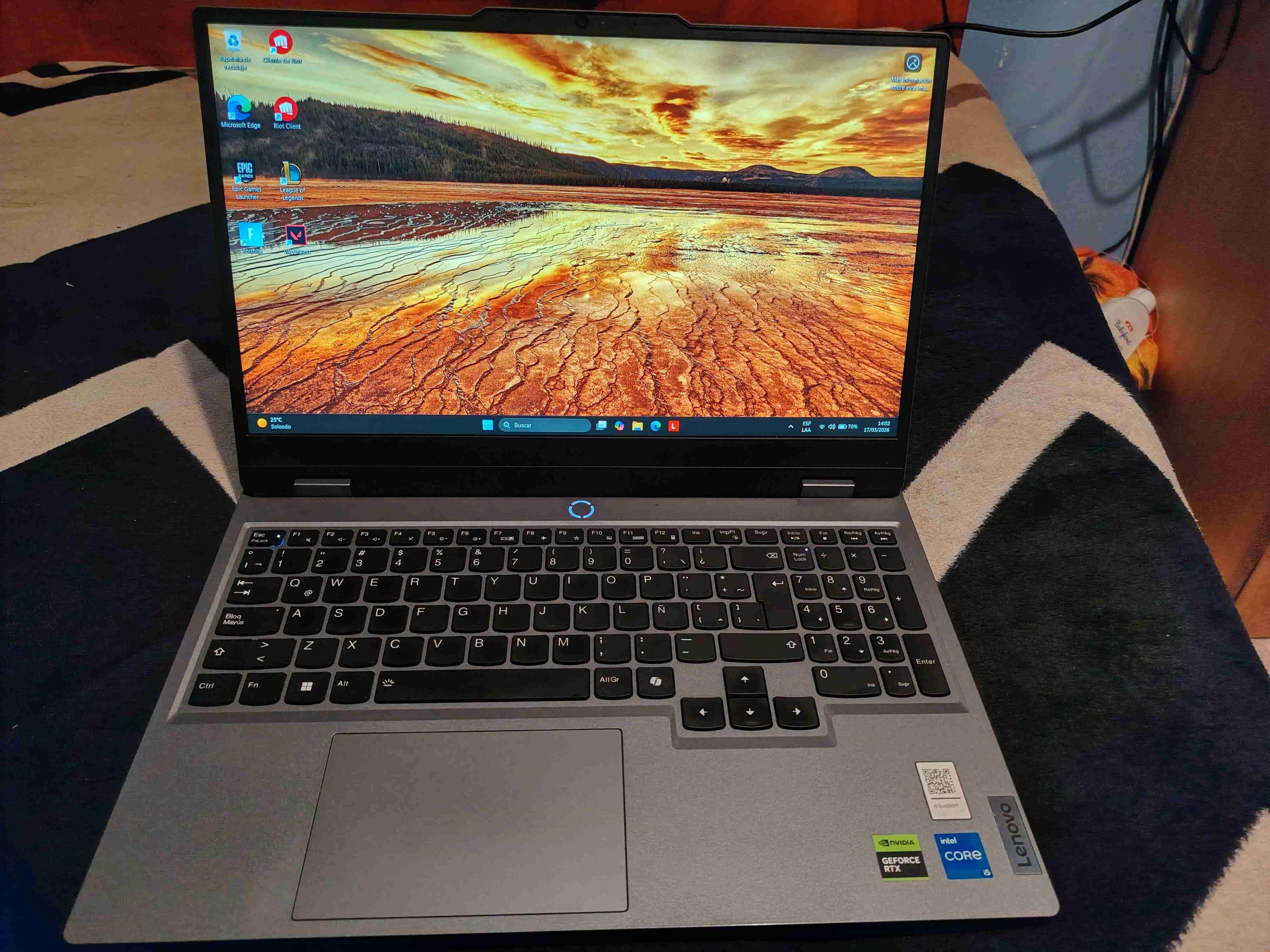 Laptop Lenovo con Intel Core i5 - miniatura 1