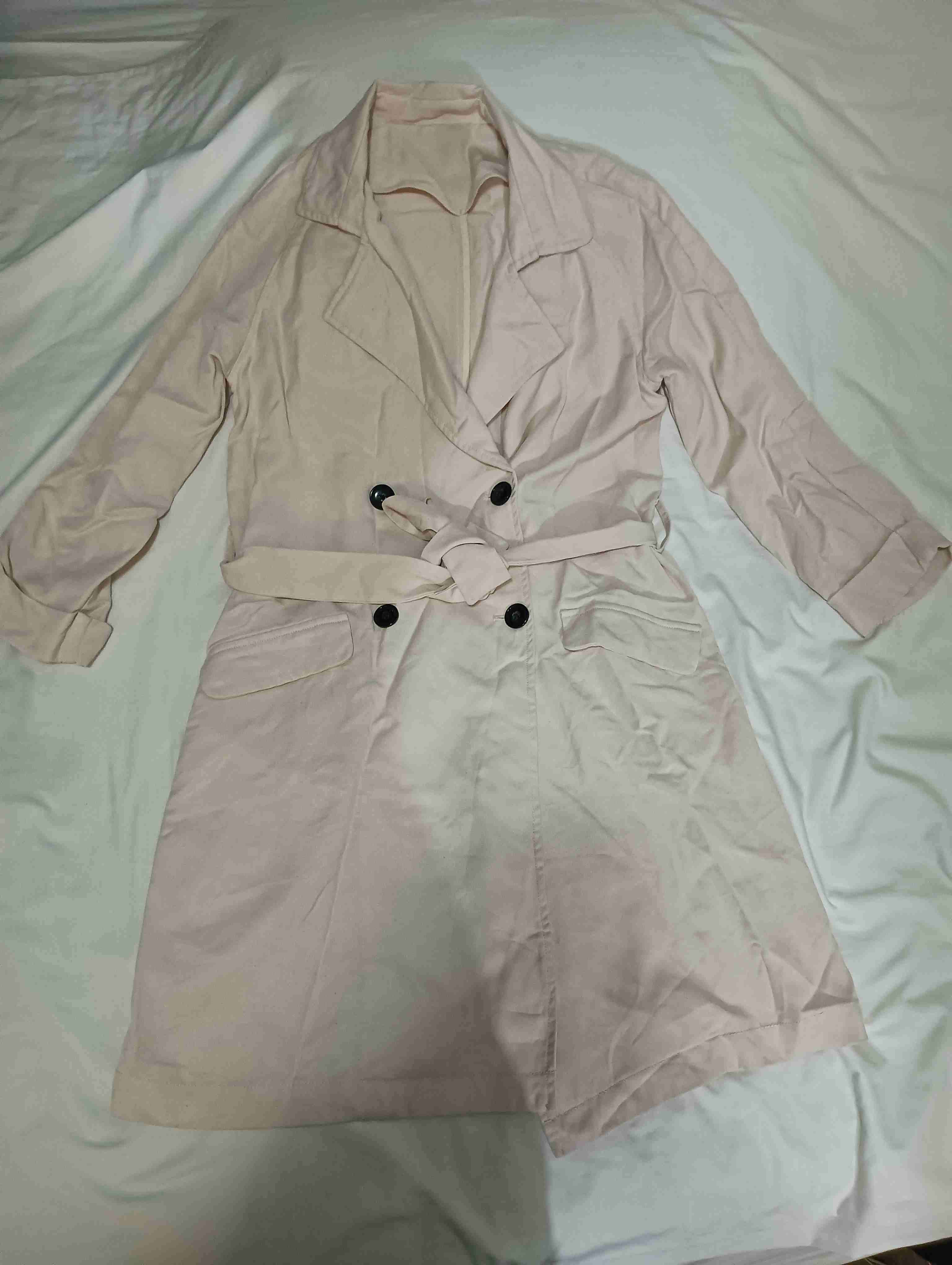 Trench beige con cinturón - miniatura 2