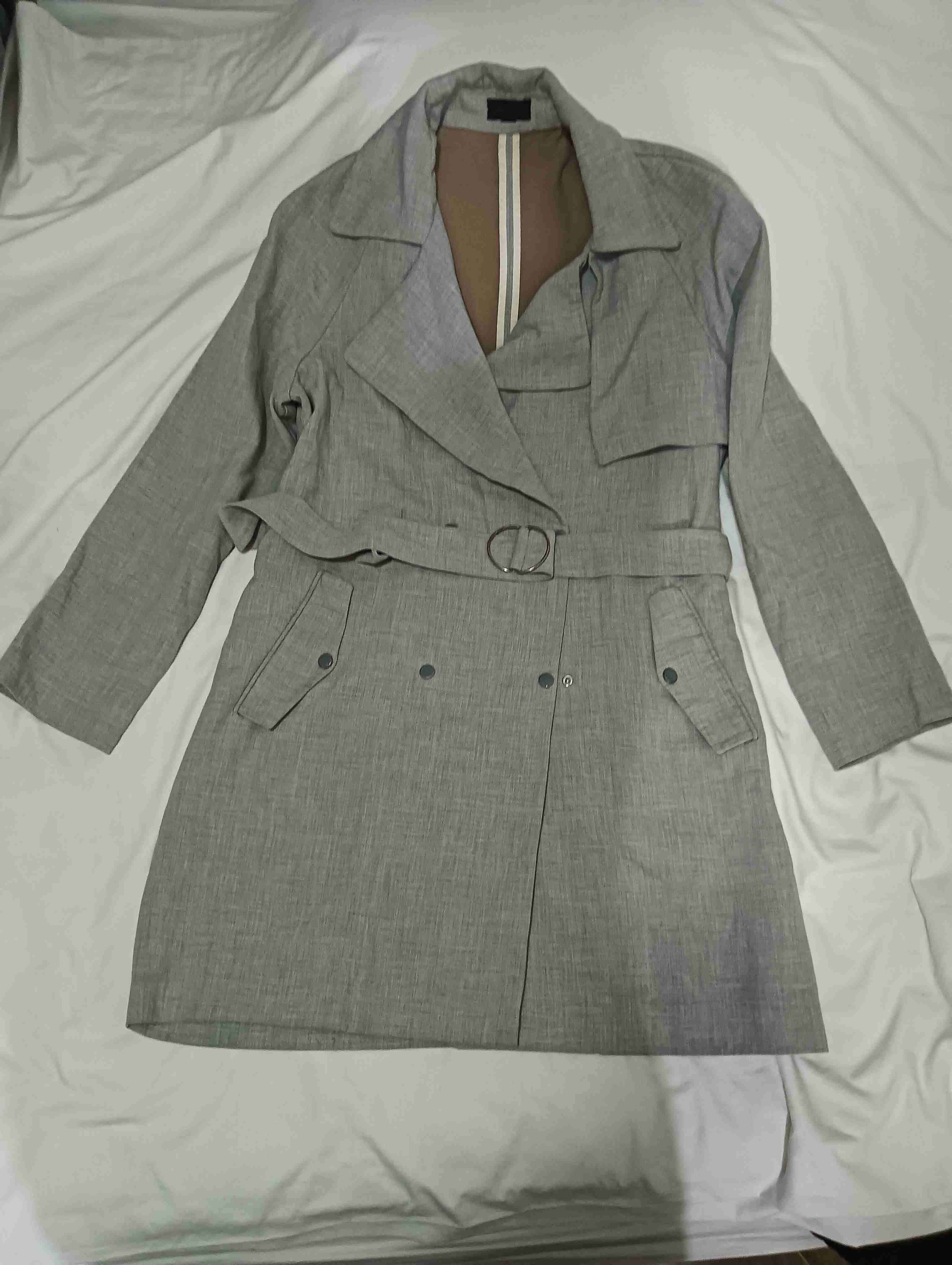 Trench beige con cinturón - miniatura 3