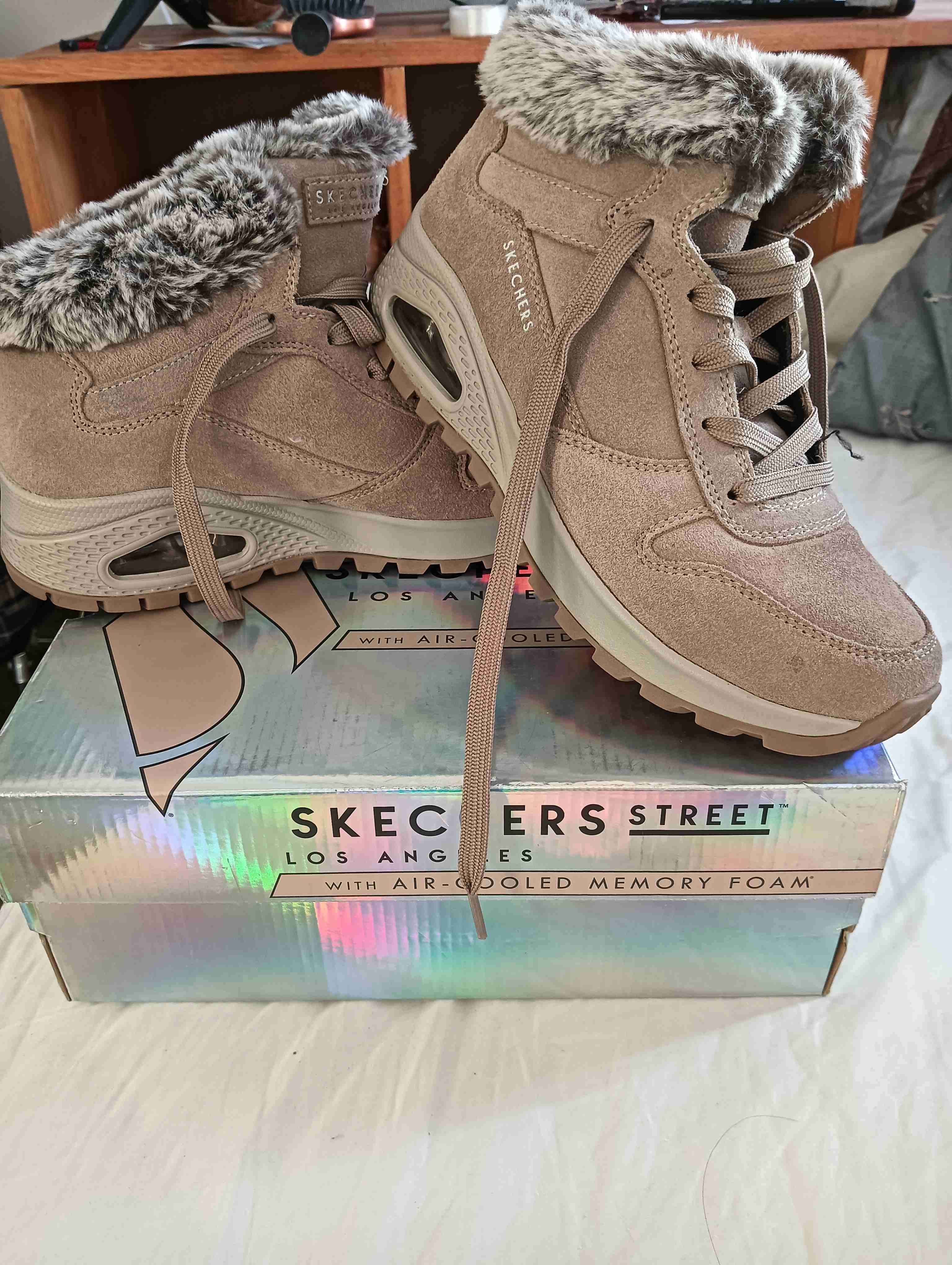 Botas Skechers con forro de peluche - miniatura 1