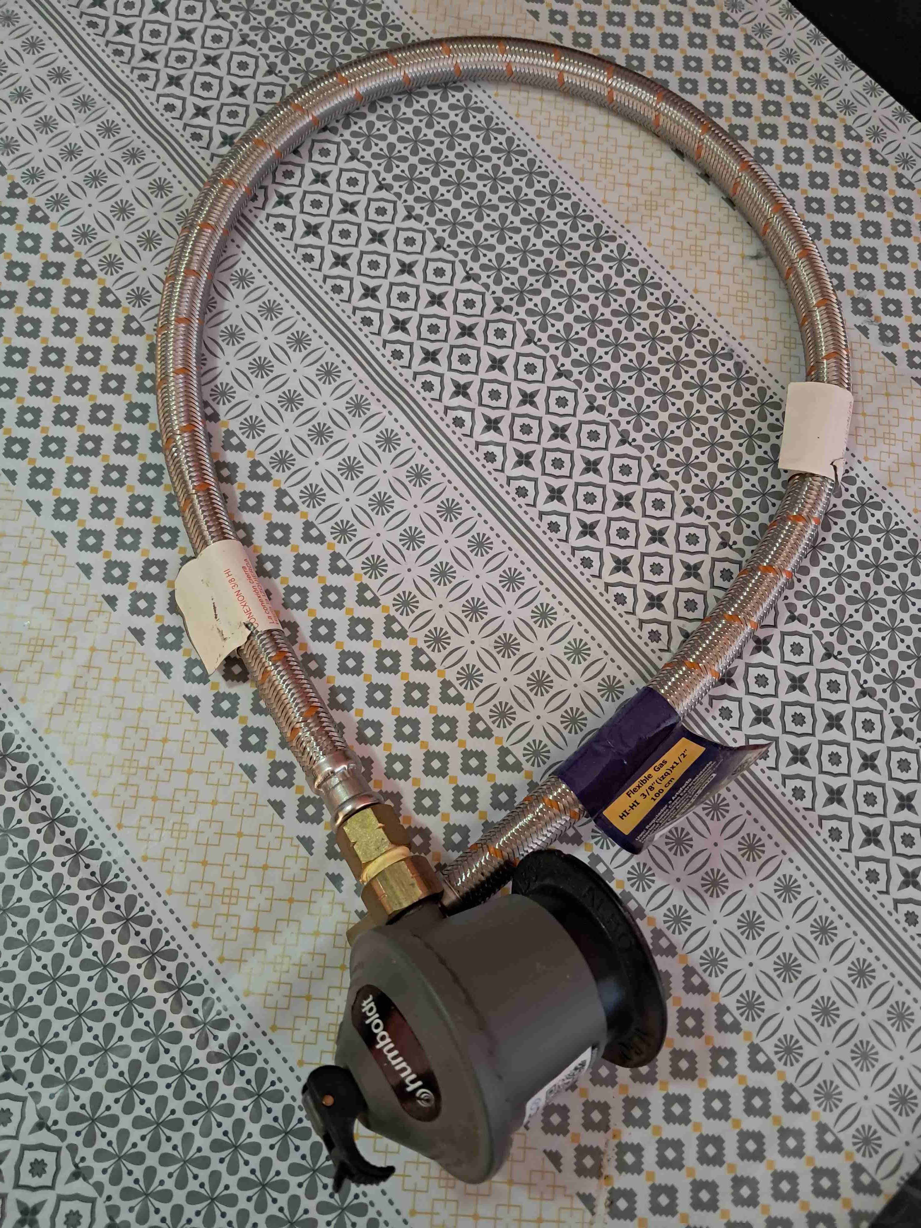 Manguera flexible con regulador