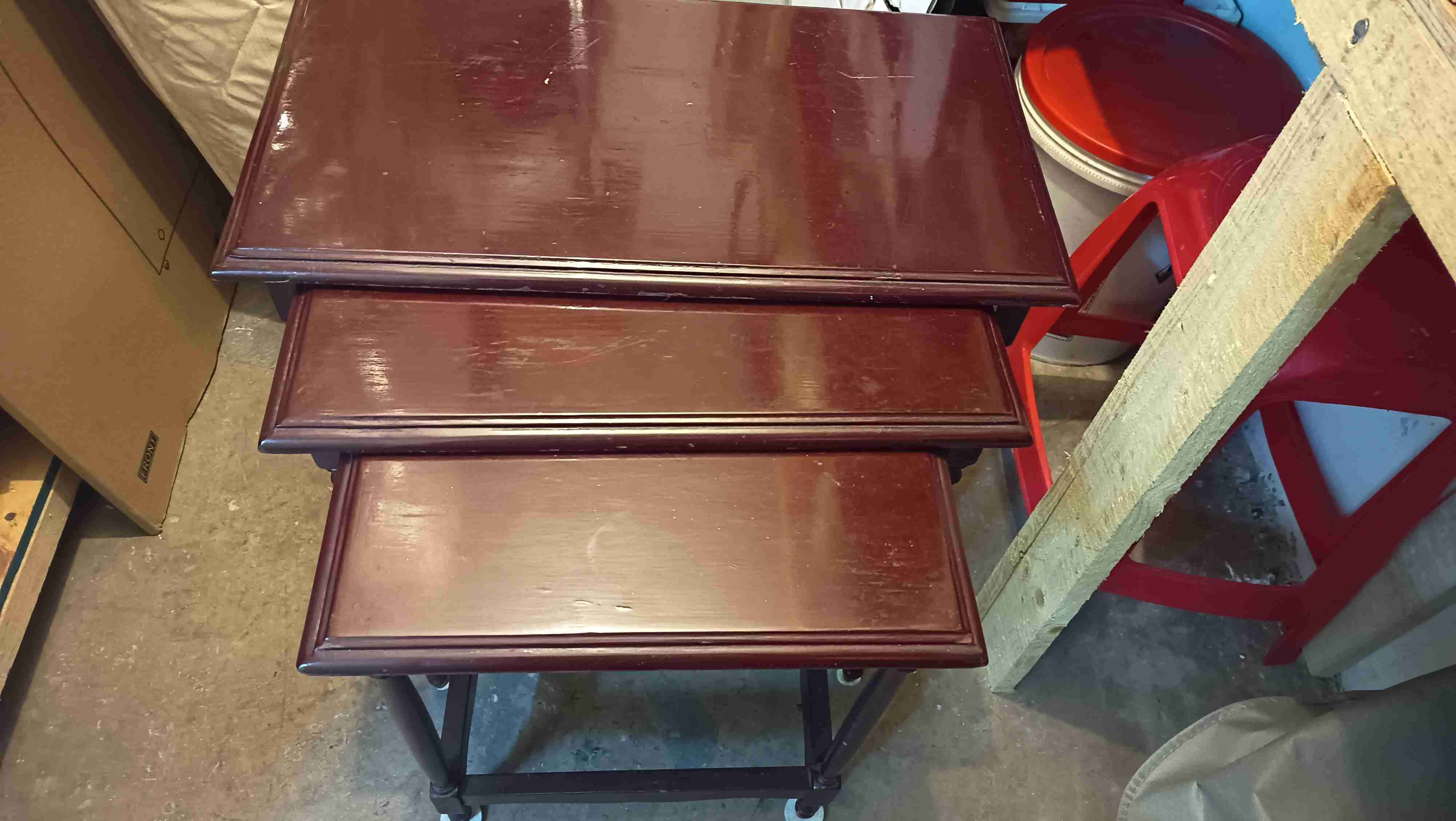 Juego de mesas anidables madera - miniatura 1