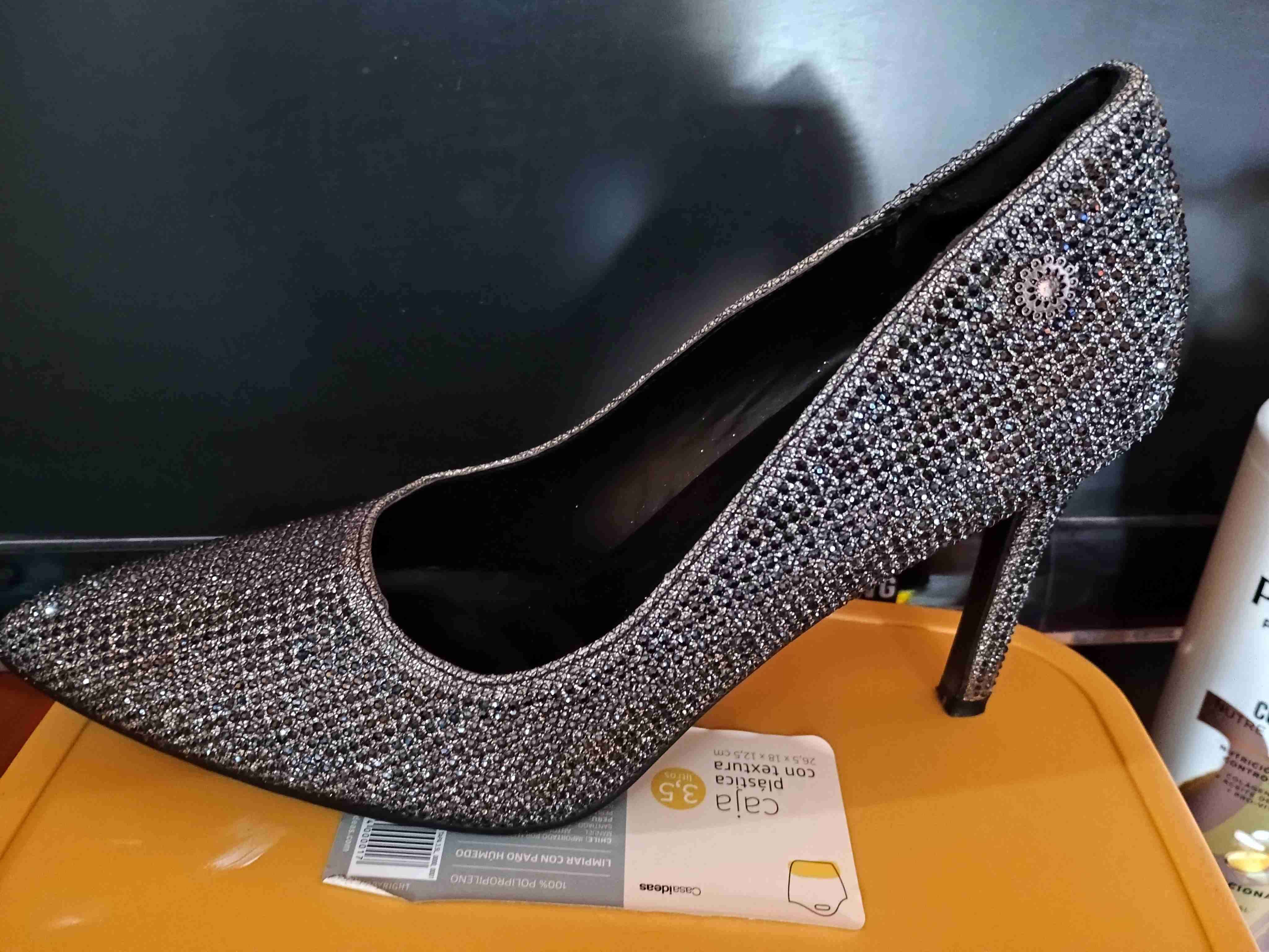 Zapato de tacón rosa con lazo - miniatura 2