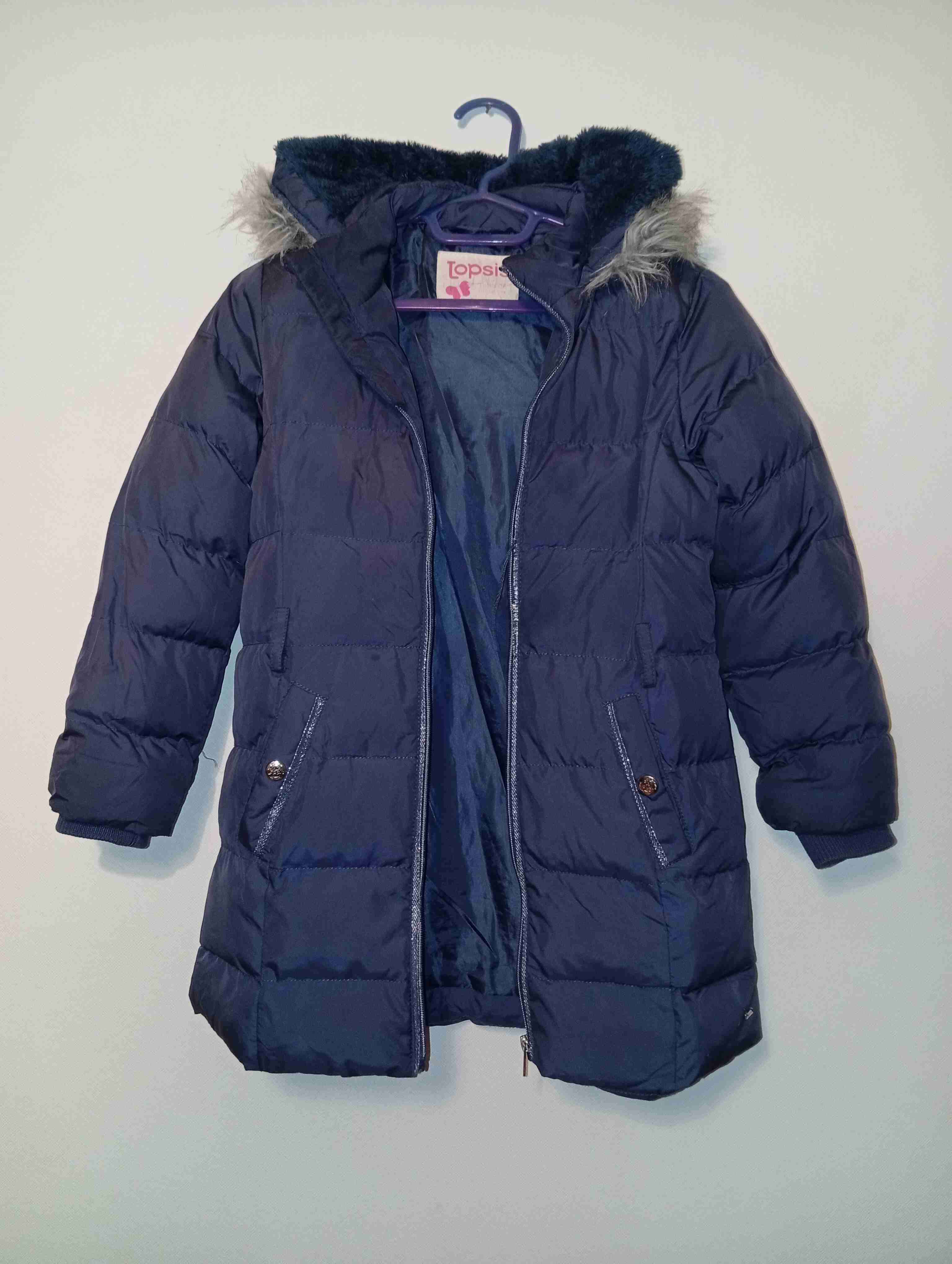 Abrigo azul con capucha