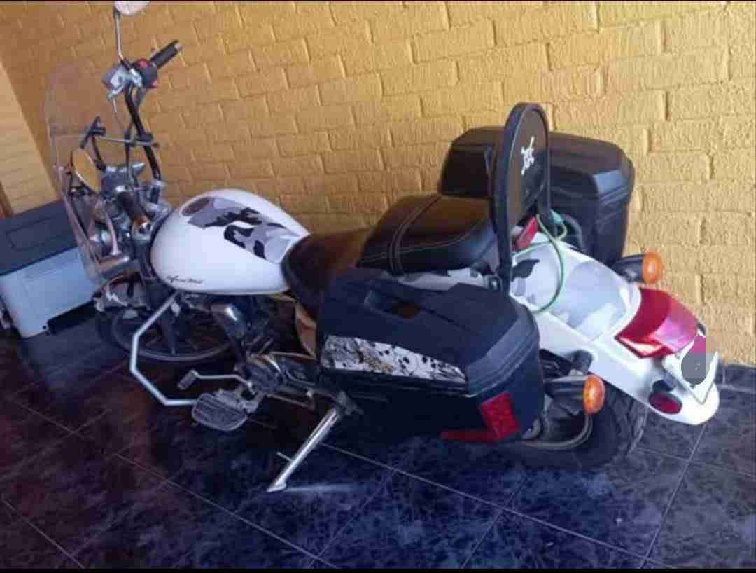 Motocicleta estilo clásico - miniatura 3