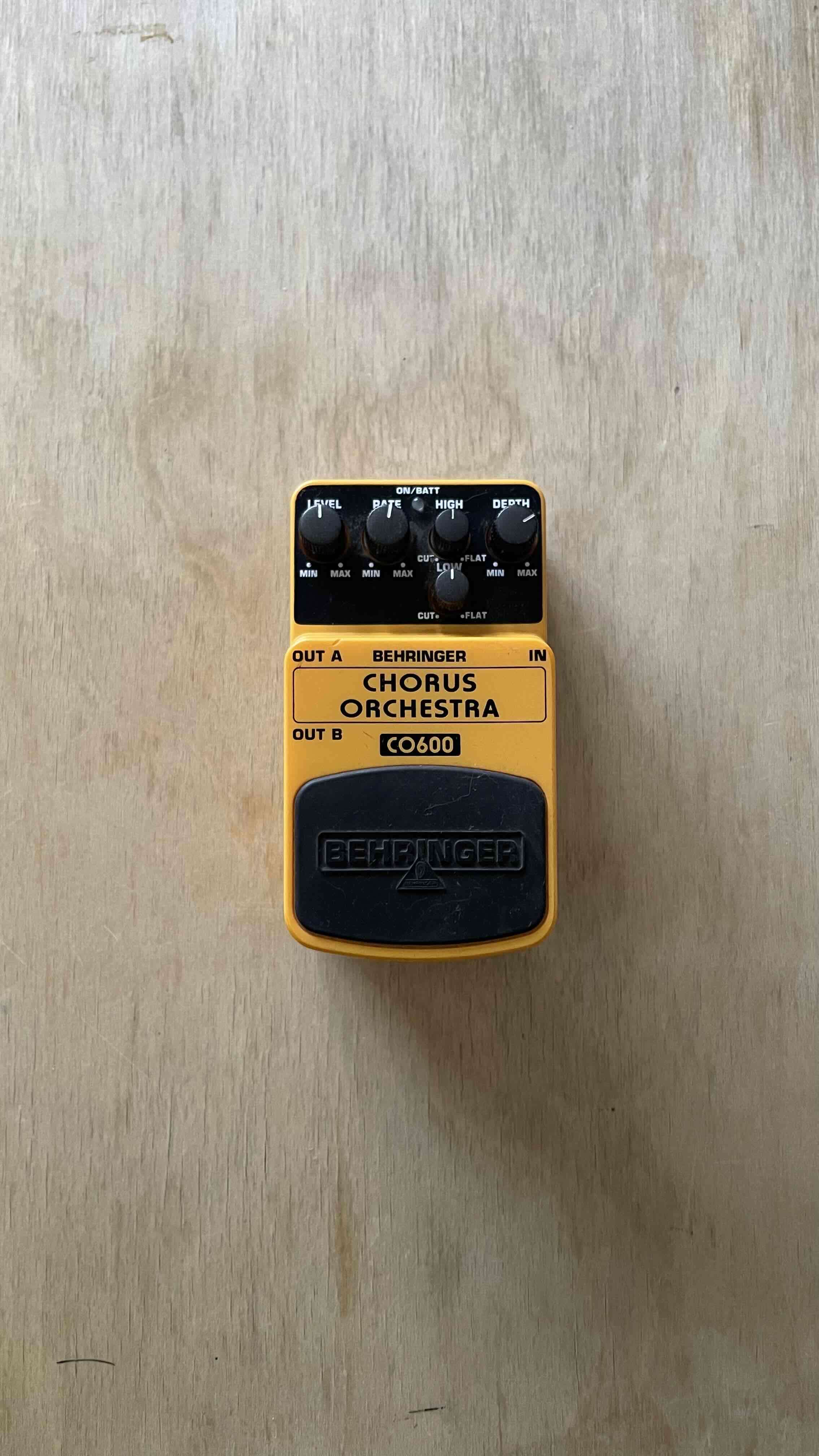 Pedal Behringer Chorus CO600 - miniatura 1