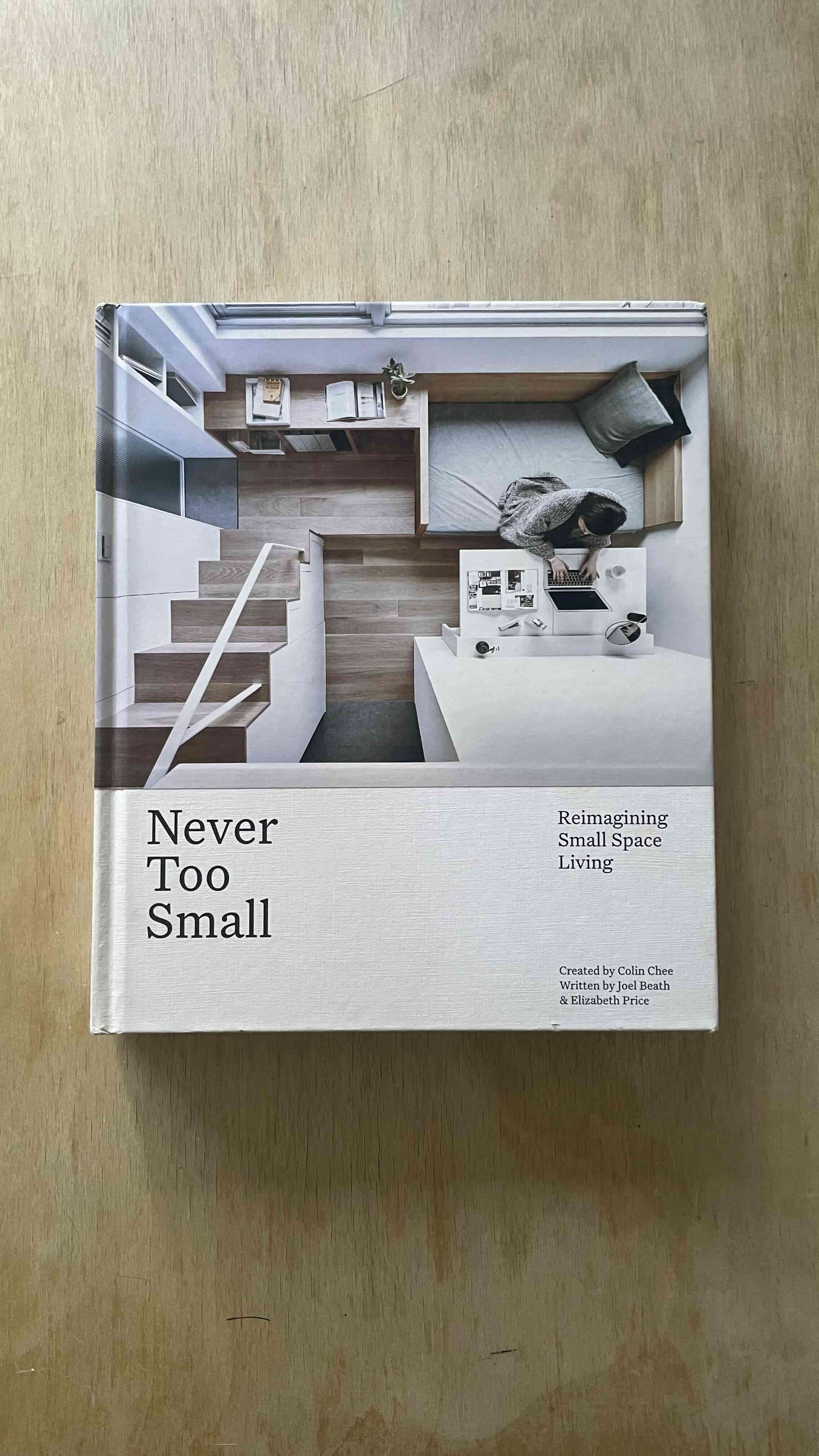 Libro 'Never Too Small' - miniatura 1