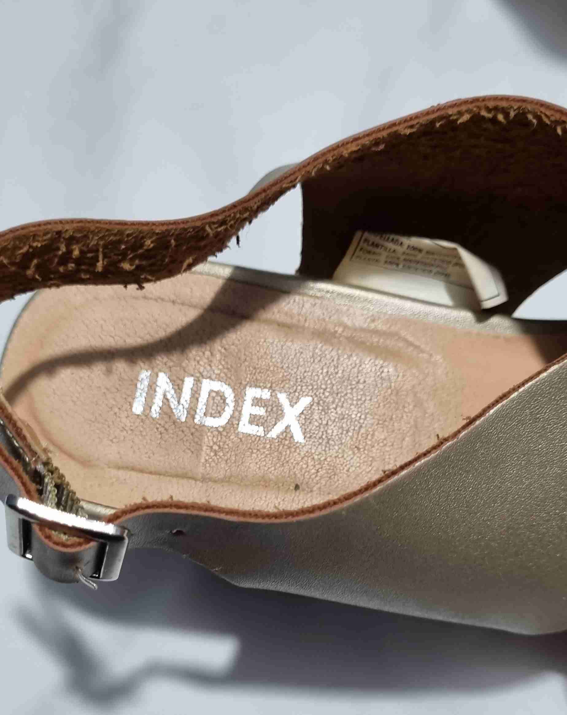 Sandalias doradas de tacón medio - miniatura 3